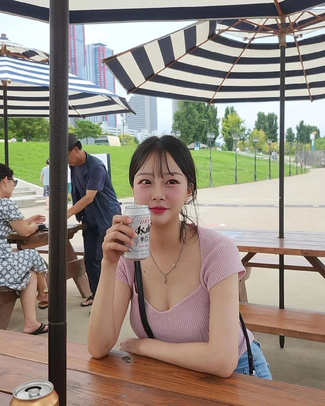 .
간만에 #한강 #한강공원 #한강유람선 #나들이 
#더워서지침 #맥주 #서울 #좋아요 #일상 #소통