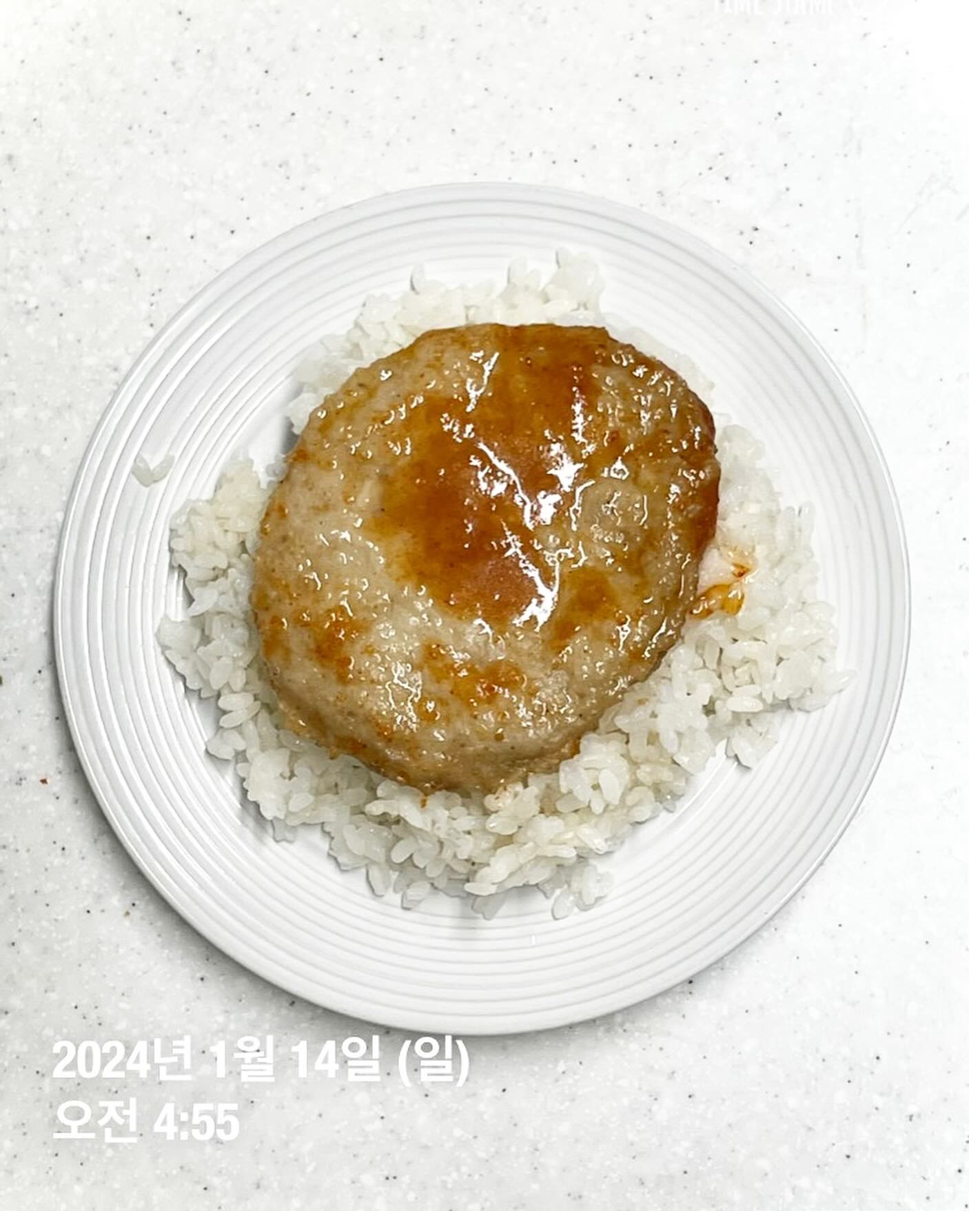 (식단일기 D+308 : 과식)
- 오늘의 몸무게 : X
- 오늘의 운동 : 헬스 30분
- 아침 : 밥1공기 + 허닭 닭가슴살 스테이크 1개
- 간식 : 식빵쪼가리들
- 점심 : 닭가슴살바 1개 + 씨앗호떡 찹쌀루니 1개
- 간식 : 아이스티 한입 + 초코휘낭시에 1개 + 초코송이 1곽
- 저녁 : 닭볶음탕 1그릇 + 밥1공기