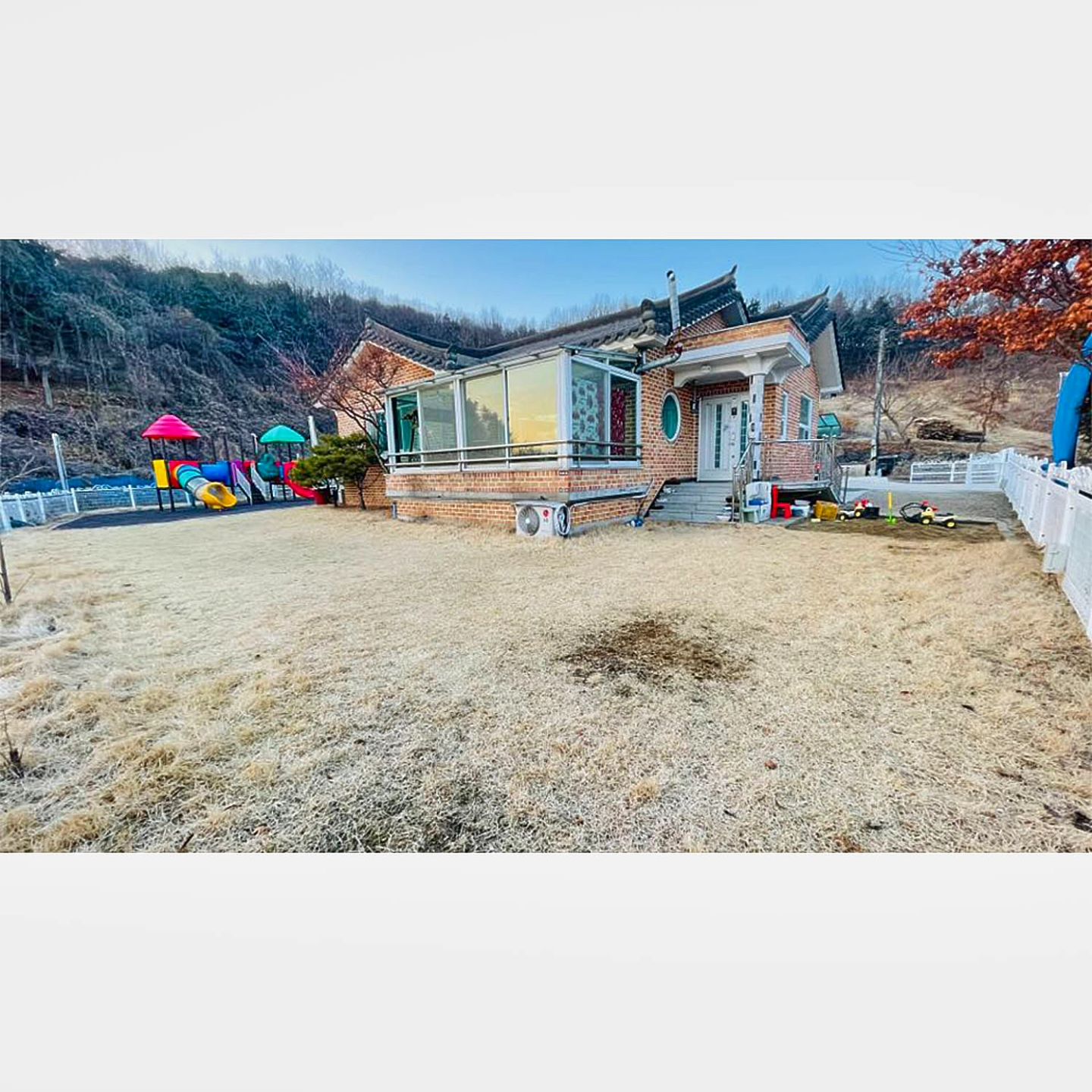 #대가족펜션 #경기도펜션 #경기도키즈펜션 #궁평항펜션 #궁평항키즈펜션 #키즈펜션 #레트로게임기 #불멍 #화목난로 #놀이터 #잔디마당 #모래놀이 #키즈룸 #미니풀장 #온수풀장 #에코키즈스테이

ecokids_stay

대가족 또는 2~3가족이 함께 가기에 좋은 숙소. 넓은 잔디마당과 놀이터가 있어 아이들이 뛰어놀기 좋아요.

1차로 놀이터에서 재밌게 놀고
2차로 미니풀에서 수영하고
3차로 키즈룸에서 놀고나면
밥먹고 바로 아이들 꿀잠!!

아이들이 잠든뒤 테라스에서 화목난로와 함께 캠핑감성 느낄수 있어요^^

네이버로 실시간 예약 가능!!
아래 계정 링크 ㄱㄱ

팔로우하고 댓글로 추첨신청하면
금요일 무료 숙박권 추첨하여 제공하는 행사한다고 하니
서두르세요!!

ecokids_stay