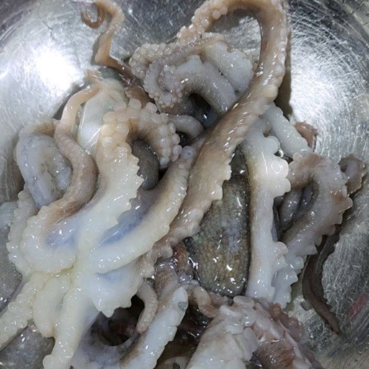 산낙지 손질 해서 탕탕 냠냠 먹기
정말.. 살아있는건 항상 어려운거같아..
그치만 넘 맛나게 먹었던 산낙지 ㅋㅋ

#산낙지 #나름 #낙지탕탕이 #술안주 #냠냠