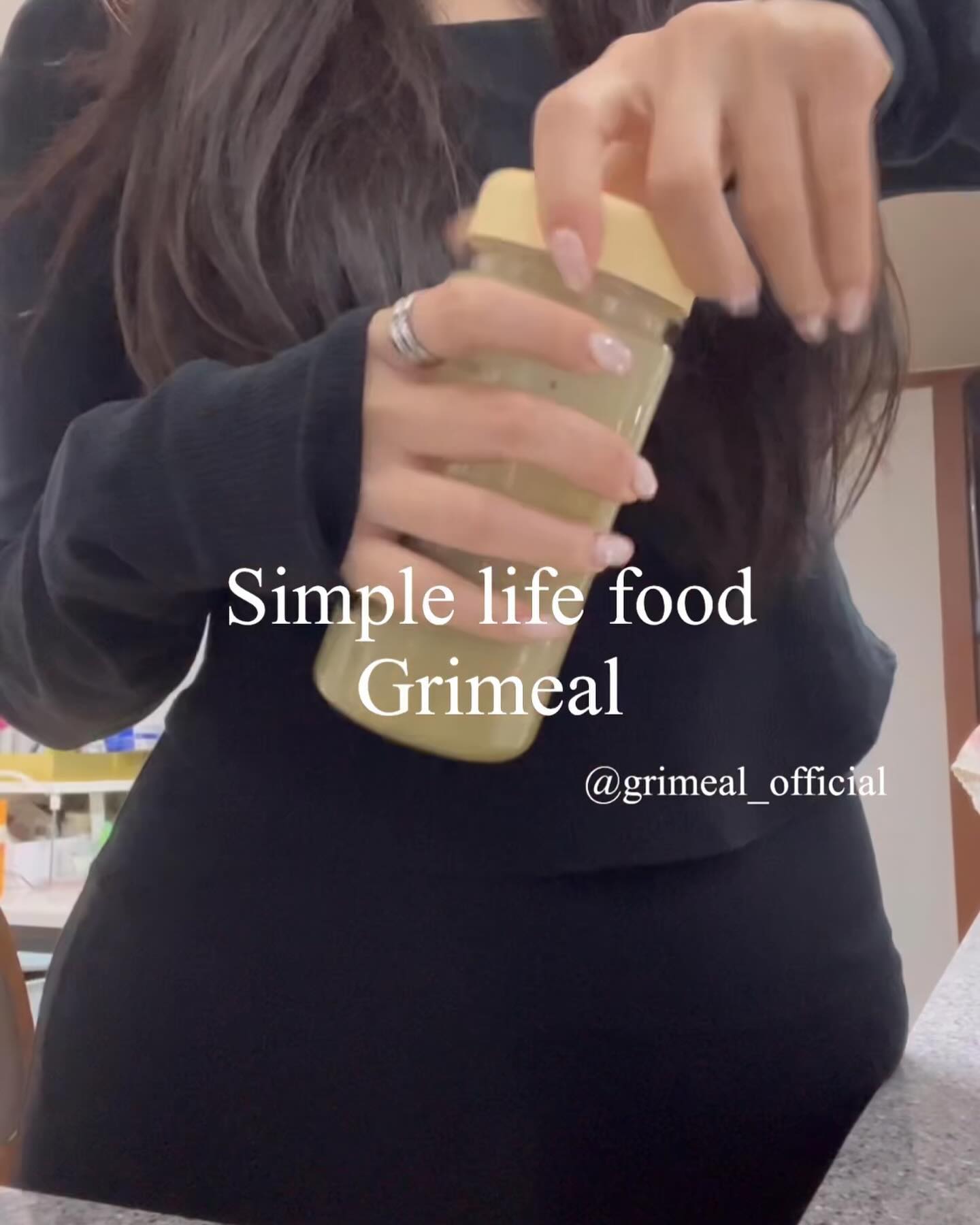#협찬 
grimeal_official 

바질씨드/햄프씨드/치아씨드와 함께 식이섬유3g, 단백질 12g 을 한끼에 간편하게 섭취가능한 단백질 쉐이크 -!

과식한 날엔 이걸로 몸무게 복구시켜야지 
( ✧≖ ͜ʖ≖)

- 12가지 다양한 맛 + 식약처 해썹(HACCP) 인증받은 체중조절식품 

- 우유나 두유 150-200ml에 섞어 먹기만 하면 끝!

#그리밀 #단백질쉐이크 #다이어트쉐이크 #식사대용쉐이크 #다이어트식단 #다이어트간식 #다이어터 #유지어터 #단백질 #쉐이크 #식단 #식단일기 #녹차라떼