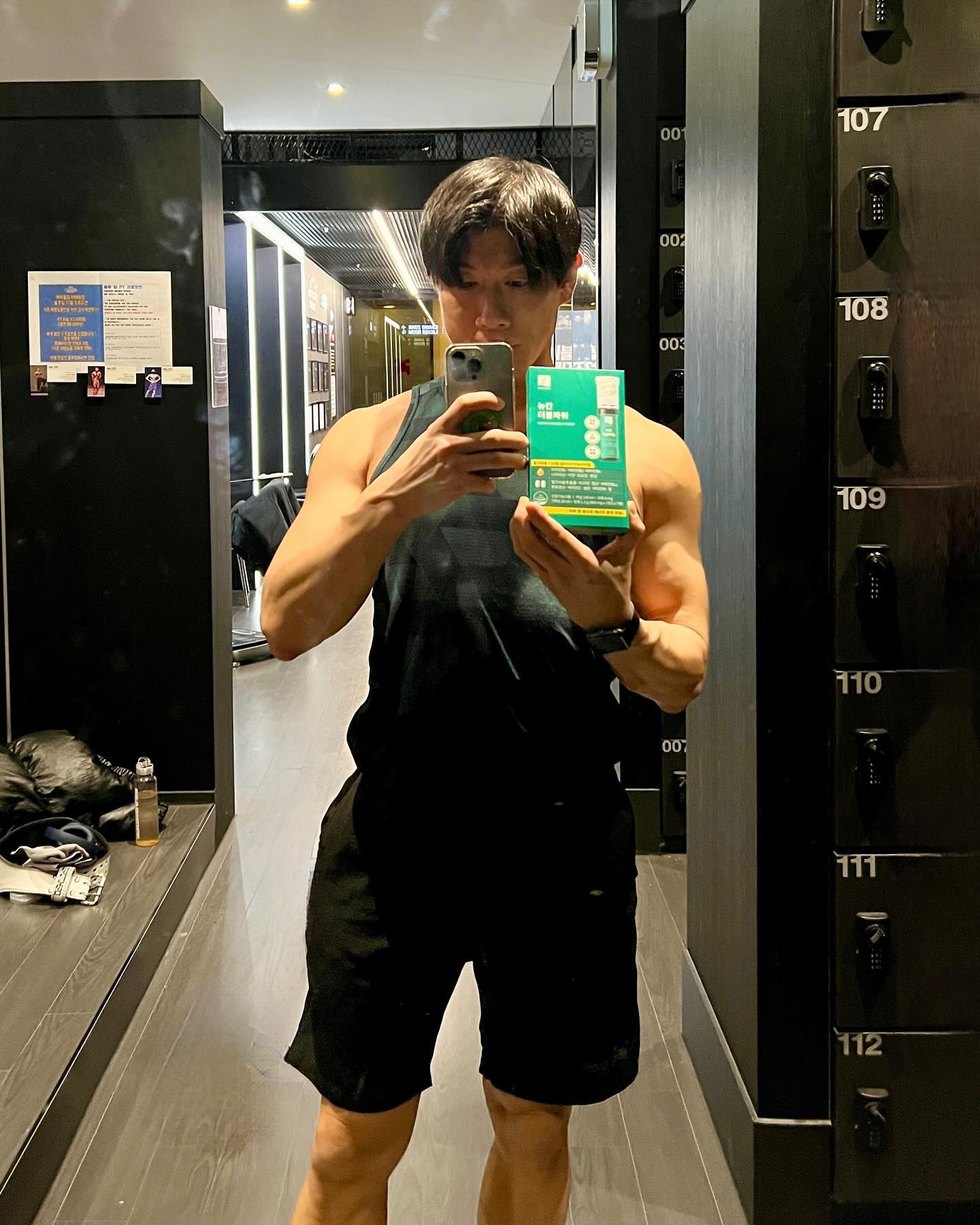 #협찬

날씨 급 추워져서 옆구리 시리는 아침입니다.

이번에 nukhan.official 뉴칸에서 헬스인에게 필요한 간건강에 도움을 줄 수 있는 액상형 더블파워 밀크씨슬+멀티비타민 제품을 보내주셨습니다.

💪🏻제품특징
① 헬스하는 사람들이 걱정하는 간과 활력을 위한 밀크씨슬 추출물 130mg함유로 일일섭취량 100% 충족가능
② 지방, 탄수화물, 단백질 대사와 에너지 생성에 필요한 비오틴이 900㎍가 들어있어 성일1일 섭취량에 3,000%나 함유
③ 피로 회복의 핵심 영양성분 “비타민B군 8종” 한번에
④ 헬스 끝나고 1병으로 빠르고 간편하게 먹을 수 있는 영양제로 최고이며 달달하면서 상큼한 유자맛으로 거부감 없음

💊 정제함유 : 밀크씨슬 추출물, 비오틴 엽산, 비타민B12,  판토텐산, 비타민c, 셀렌, 철, 비타민K
💧 앰플함유 : 아연, 비타민B1, 비타민B2, 비타민B6, 나이아신,  망간, 요오드

특히나 이제 12월 연말이라 회식이 많아 질 때 숙취, 간피로에 도움이 되는 회식비타민, 연말선물템으로 딱인 제품 같이 즐겨보자구요!

(11월 30일부터 진행하는 올리브영 세일 기간에 만나보세요.)

#뉴칸 #올리브영추천템 #12월올영세일 #올리브영세일 #올영세일 #오늘의특가 #300만병판매돌파 #밀크씨슬액상비타민 #간비타민 #연말선물추천템 #회식비타민