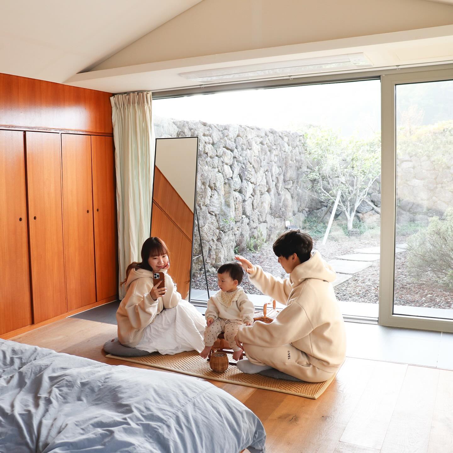 공간 자체로 힐링..🤍 #vt하가이스케이프 

🏡 VT 하가이스케이프 vt.haga.escape (숙소제공)
제주 제주시 애월읍 하가로 184 (Super Hyalon)
დ사진 속 공간은 B 동
დA동과 B동은 3인 / C동은 6인까지 이용가능
დ 마샬 블루투스스피커, 실외 자쿠지
დ 현재 숙소에서 가격할인 이벤트 중으로
1박 27만원 1박 18만원에 인원 추가 비용없이 이용 🎊

더 자세한 정보는 블로그 참고해주세요 🎞️