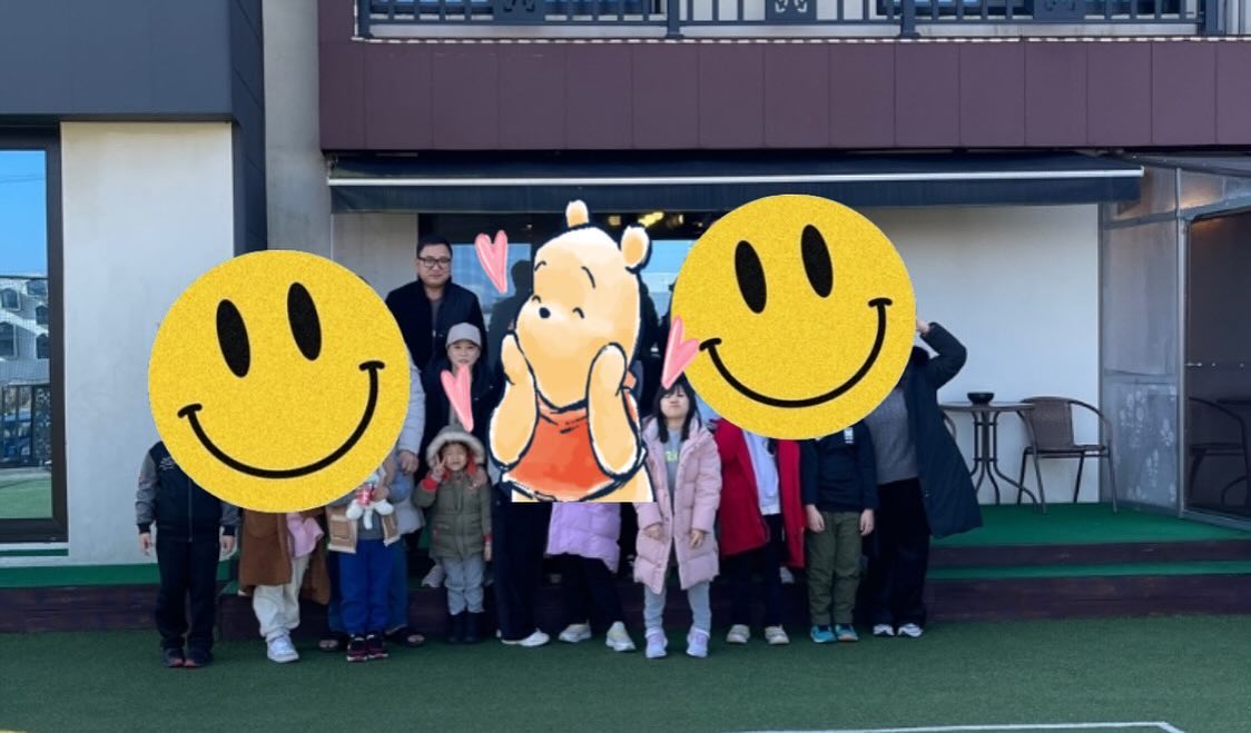 지인들 보호 🤣🤣🤣 
둘째 임신 배불뚝일때 마지막이였던 여행이였는데 5년만에 함께 ㅋ 
그새 많이 큰 아이들과 함께한 여행 
6집 완전체가 아니였지만 다음엔 꼭 함께 하길 🙏🏻 
어른 10명 아이 10명 
 

#좋은사람들과함께 #여행