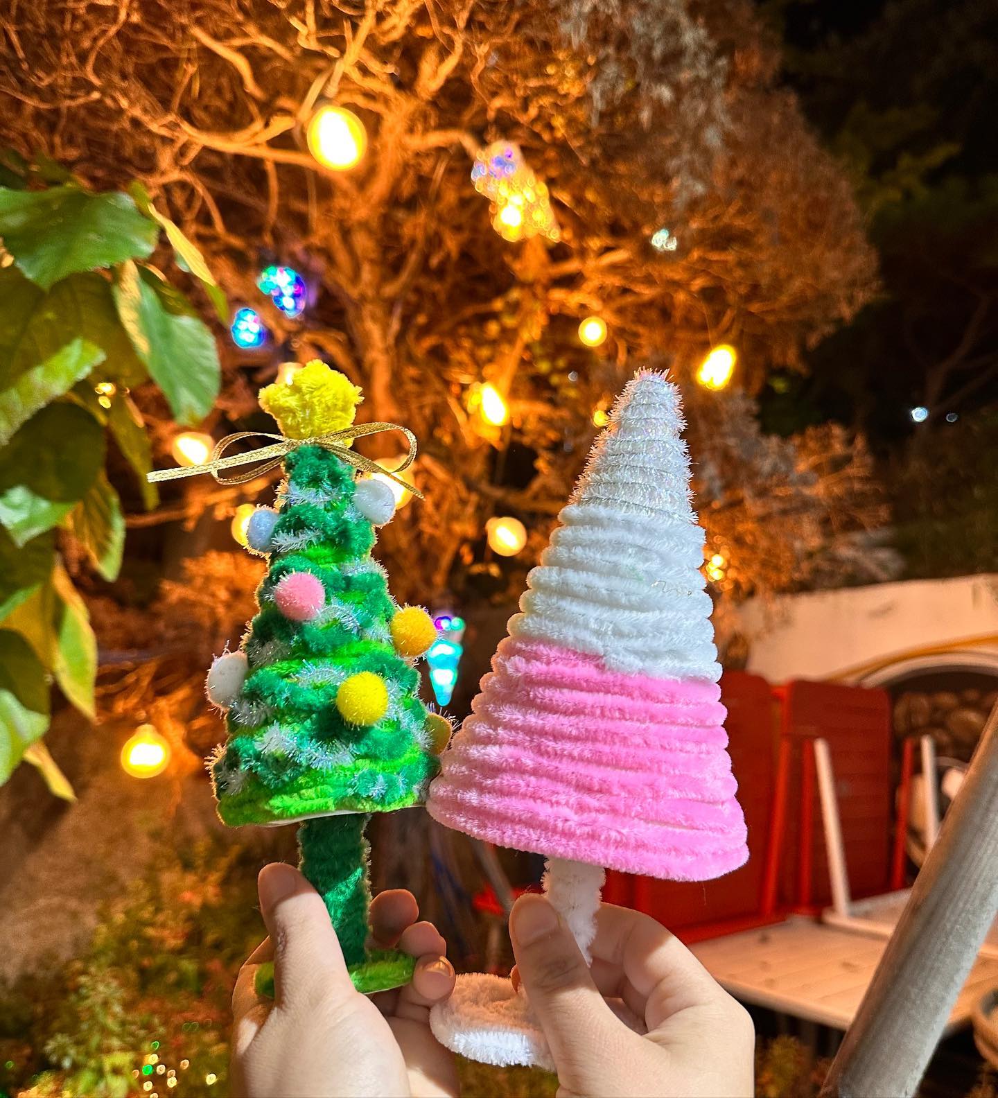 같이 모루 트리 만들기 🎄

나보다 더 빨리 트리를 휘리릭 완성한 남자친구는
역시 손재주가 좋다 ٩( *˙0˙*)۶
난.. 크기 조절 실패로 하루 더걸렸지만 재밌게 보낸 주말 🫶

+ 다이소에.. 모루 없어..