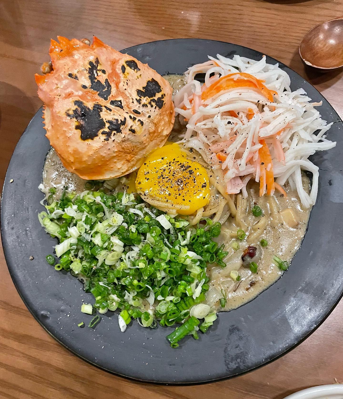 #순천우행시 #우행시
📍전남 순천시 남신월2길 5 1층

순천 안주맛집이라길래 평일에 식사겸 가본 우행시!

✅ 주문메뉴
• 카니미소 크림파스타
• 후토마끼
• 가지튀김 

후토마끼, 가지튀김은 어느 이자카야든 있으면 
무조건 매번 시키는 메뉴 

❤️‍🔥카니미소 크림파스타 대존맛❤️‍🔥
이게 원탑.. 자꾸 생각남...🥹🥹🥹🥹🥹🥹

우행시 진쫘 안주 라인업 넘 좋아서
세개만 먹은게 아쉬울정도ㅠㅠㅠㅠㅠ

30대가 되니 역시 가격보단 맛이 중요하다...✨
사시미랑 치킨가라아게도 유명하던데 담 메뉴로 찜!

#순천이자카야 #조례동이자카야 #조례동안주맛집 #조례동일식 #순천일식 #조례동술집