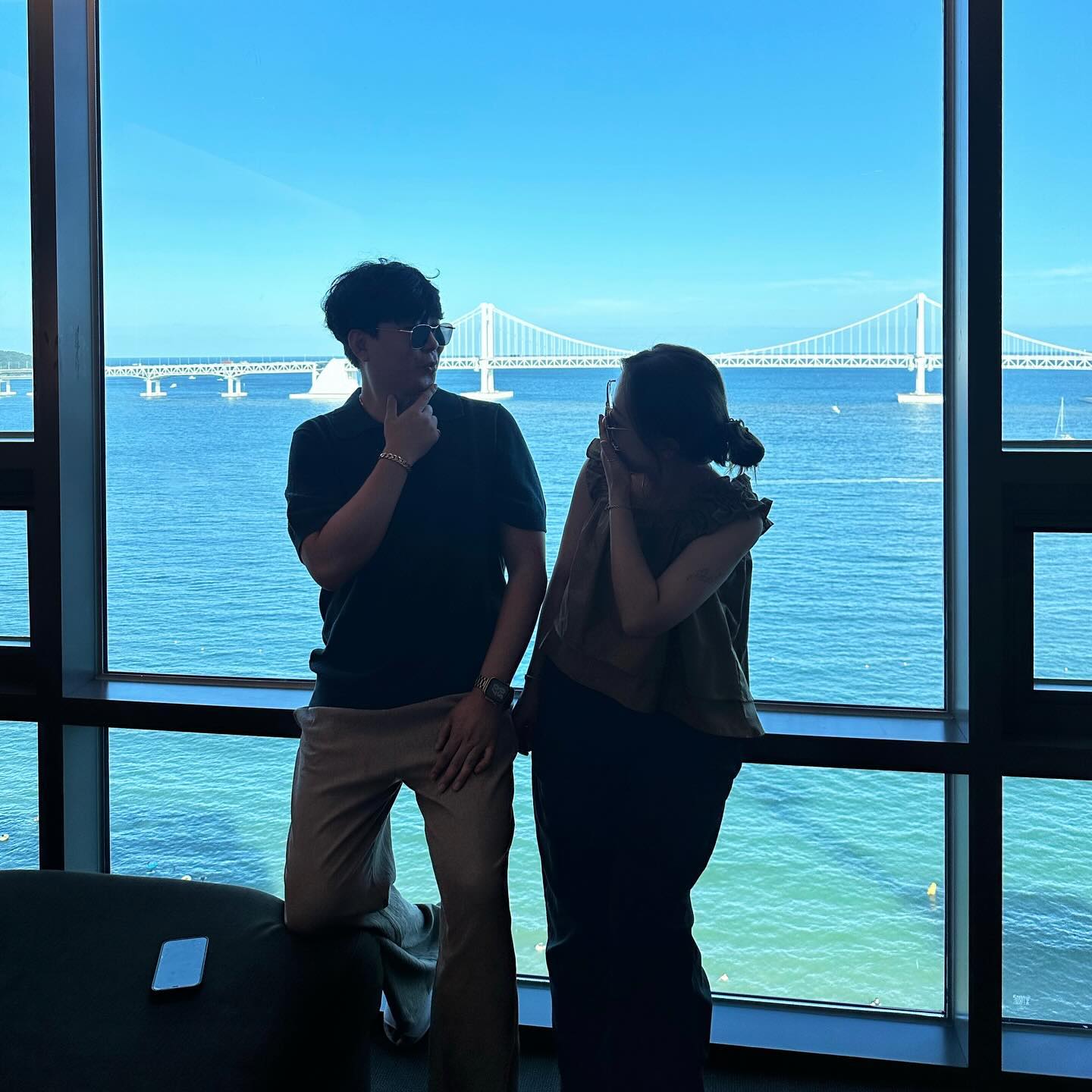 부산 둘째날🏄‍♀️💙
젤 좋아하는 오션뷰 
하루종일 봐도 질리지 않아
잠들때까지 바라보며 힐링링😇

+푸바오 생일이라 광안리에 놀러왔다구 푸바오 가족들 잔뜩
넘 기여운 공간이요따 #푸바오생일축하해