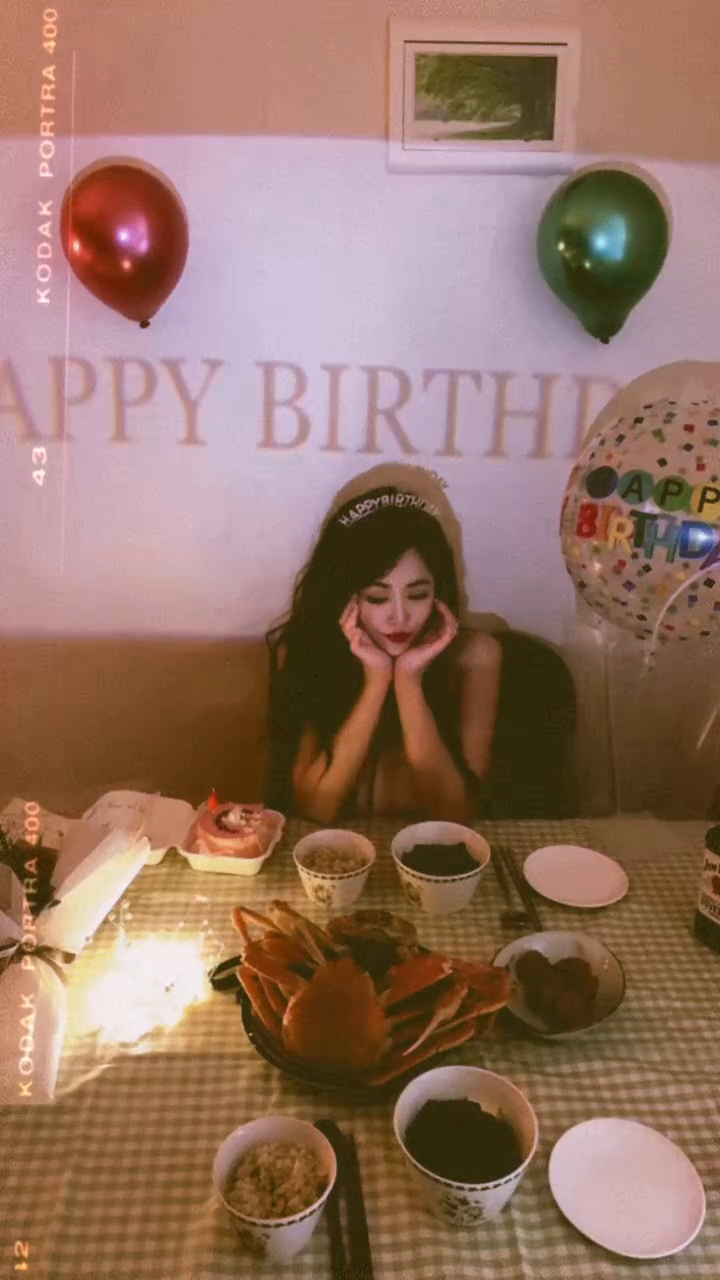 sns..영상 뒤에 감춰진
시크릿....

역시 나는 쇼쟁이 🌟

생일축하합니다 노래듣고
촛불은 불었다!

준비해준 당신에게 감사 💎

#mybirthday #birthday #내생일 #생일상 #생일축하