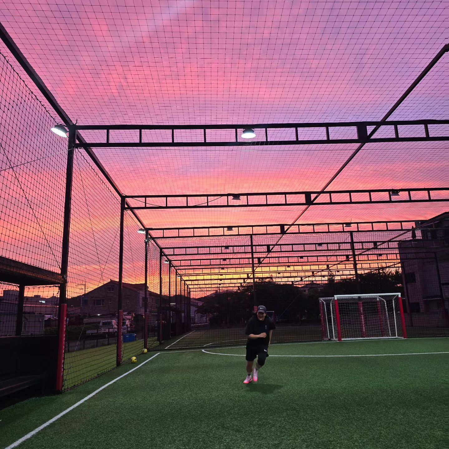 하늘 맛집 🌌
새신기념 핑꾸 깔맞춤 완료

#부산 #김해 #풋살 #풋린이 #노을맛집 #⚽️
