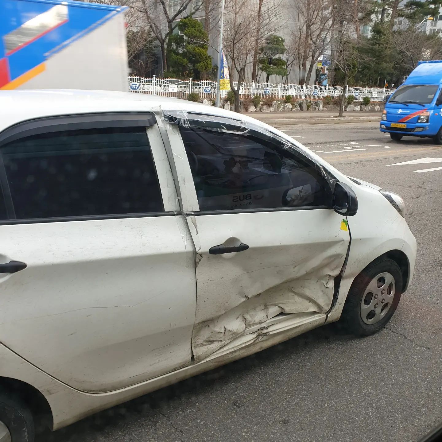 오잉?! 어딜가는길일까요?! 
그래도 잘 가니 다행이네요 ㅎㅎㅎㅎ 

조심하장! 안전하장 ! 

#안전운전 #퇴근길