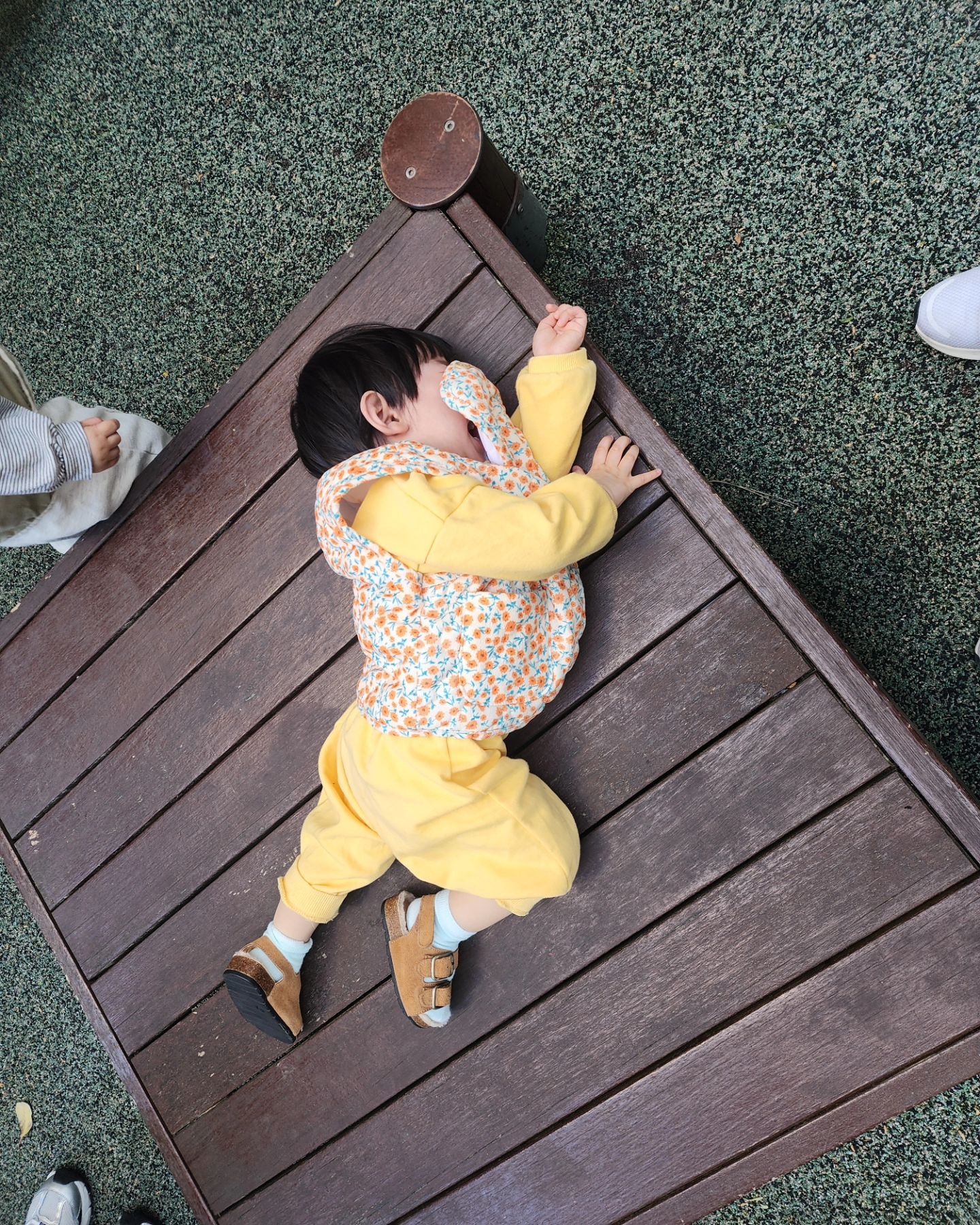 도대체 왜 이럴까
왜 눕방일까요.?

#12개월아기 #육아 #육아그램 #아기봄코디 #아기모델 #베베모델 #이쁜아기 #아들바보 #아들맘 #0503오늘우리는 #성장기록 #신난다곧연휴다아