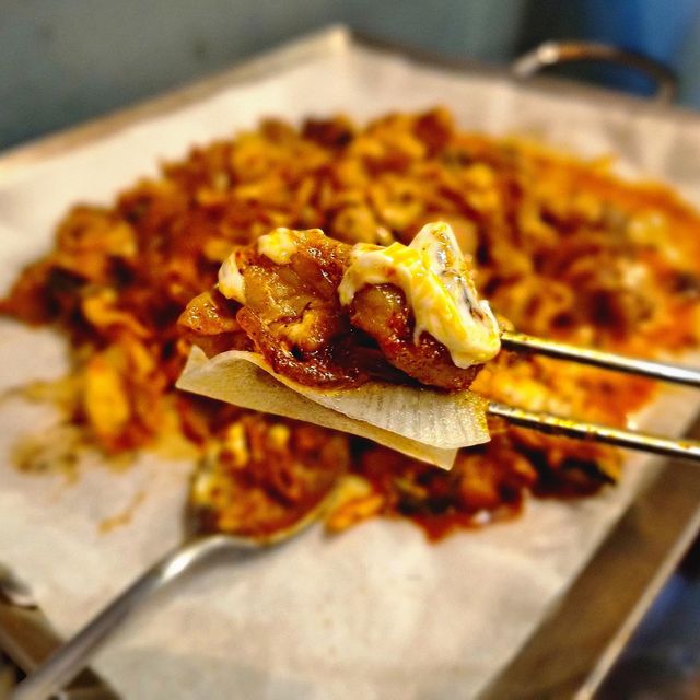 🍝먹은 것들 기록용🍚 on Instagram: "#협찬 #유료광고 곱창🍲 마포역 근처에 있는 레트로 감성의 곱창집. 협찬이지만 내가 느낀 점 그대로 쓴다. 꿀때기곱창은 과거 사당의 유명 맛집인 '배때