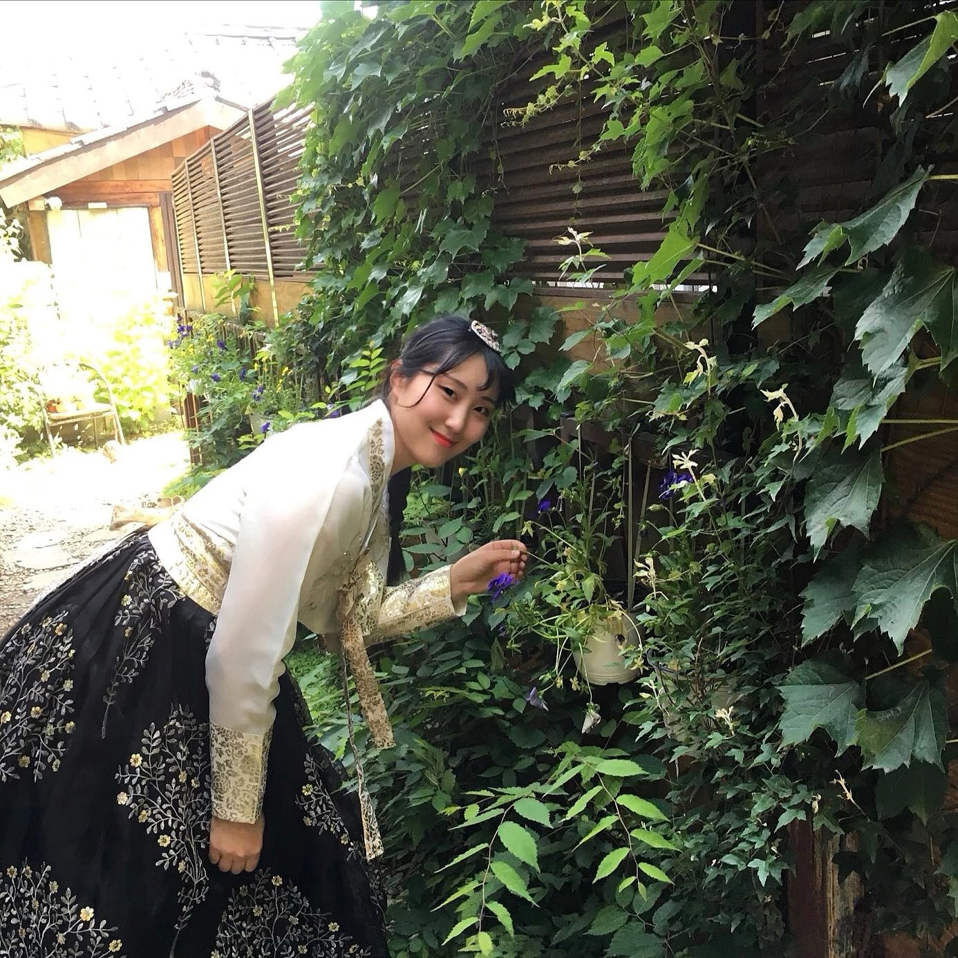 #한복 #hanbok 추석 기념 한복사진💐 추석이 이렇게 더울 수가 ㅠㅠ!! 😇 남은 추석 연휴 행복하게 보내세요!!🙇🏻‍♀️✨
#Korean #koreanfashion