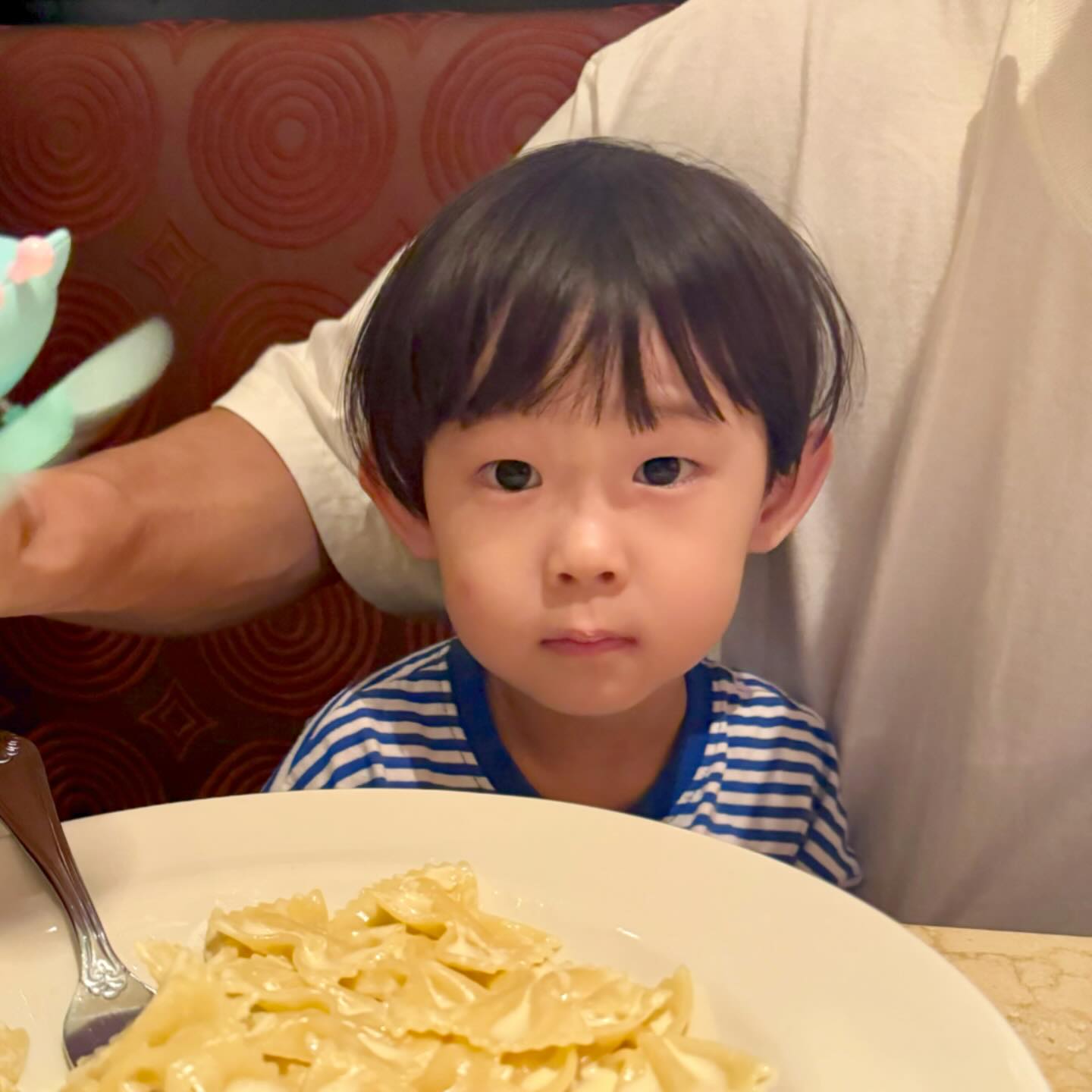 #cheesecakefactory 

예-

한 입먹고 만족해 하는
이든,

크림보다 우유의 풍미가 더 강한 키즈알프레도파스타가
마음에 들었나 보다
ㅋㅋㅋ

다른 메뉴들도
평범해 보이지만
특별함이 있었던

#마카오맛집 
.
.
#치즈케이크팩토리 
#아이랑마카오
#마카오여행