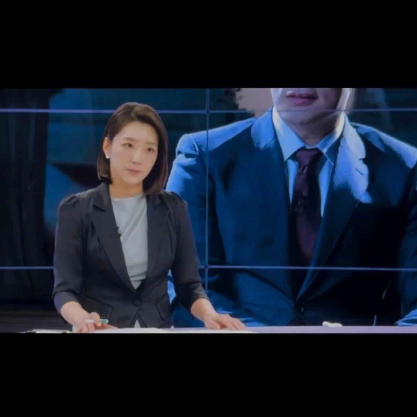 광고까지 안겨줘 더 감사한, 지배종 컷들이에요😆
.
(광고주분이 전날 요 드라마를 본덕에 ㅋ 바로 섭외하셨다며..그저 감동😭 #디즈니 최고!😭)
.
 영상을 받았는데 8분이 넘는 긴 씬이라.. 
어뜨케해야 올라갈까요?.ㅋ😅 ( 다들 잘올리든데ㅠ 나만 맨날 심의걸림 ..)
.
웃고 비꼬고 허찔러가며 열심히 싸웠는데..성공하거든..
끝까지 봐주실거죠? ..🖤🖤
.
#드라마 #지배종 #추천해요 꼭보세요 😆
#이희준 #한효주 #주지훈 
#염지혜아나운서 #일스타그램 💕