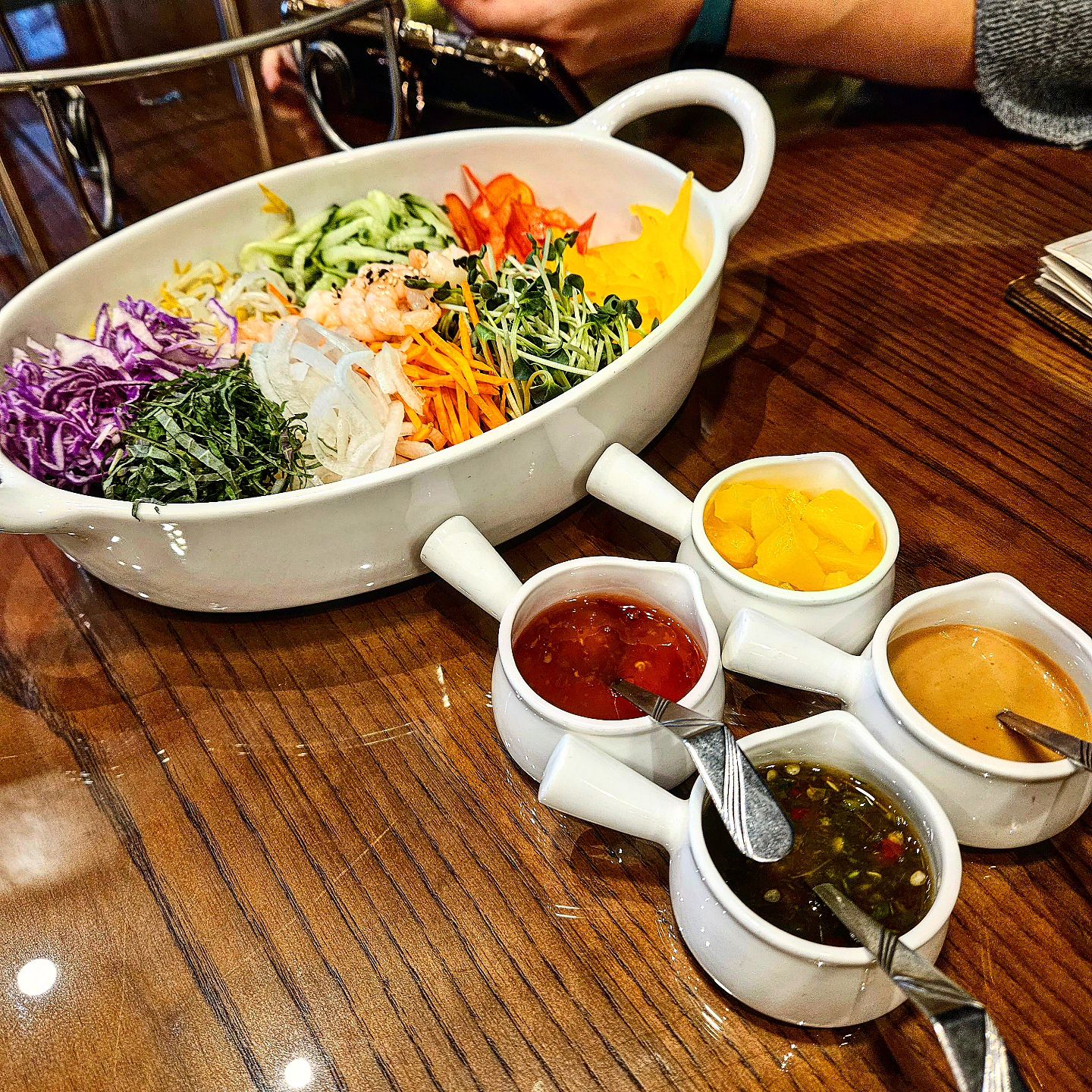 분위기 좋은 월남쌈집

📍광주 봉선동

🐷광주에서 월남쌈 예쁜 곳 찾는 사람만 보세요

봉선동 데이트 핫플 월남옥 봉선
인테리어 예쁘고 월남쌈은 더 예쁘고 
월남쌈+차돌버섯야채불고기+쌀국수

✔️상호 : 월남옥 봉선
✔️주소 : 광주 남구 제석로 104 HR아펠리스(메디웰) 월남옥
✔️전화 : 0507-1346-0285
✔️영업시간 : 11시 ~ 21시 

🥰추천메뉴
신선한 월남쌈 34,000원

#협찬 #봉선동맛집 #봉선동쌀국수 #봉선동데이트 # 봉선동월남쌈