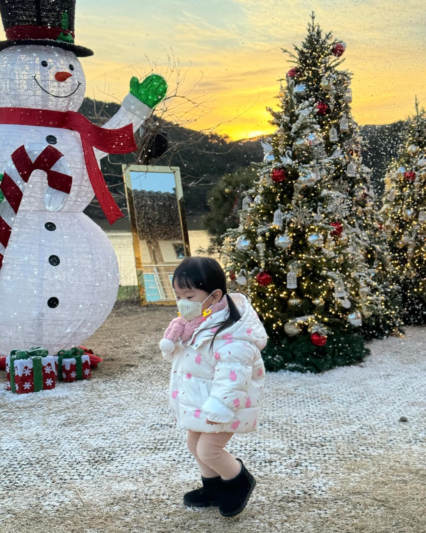 _
.
.
산타할아버지
선물 꼭주세요~~~🎅🏼🎁

미리 멜클
🎄🎄🎄🎄🎄

#엄마말을잘듣자 
#내선물은어디에