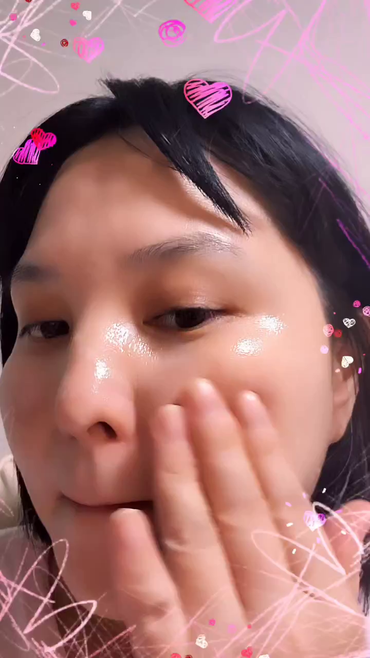 matneau_official
마뜨앤오 익스트림 진정 세럼^^
피부 유수분 밸런스를 맞추어 건조하고
민감한 피부를 케어해주는 속건조 잡는 진정 세럼입니다.

자극이 적고 순하고 번들거리지 않고
속당김이 없어서 너무 좋아요^^

민감하고 건조한 피부에 좋아요~
아침,저녁 토너 후 사용해보세요^^

 미백,주름 2중기능성!!

- 온가족이 사용하기에 피부에 자극이없고 건강한 성분만을 담은 화장품
- 바르는 유산균(락토바실러스로 발효한 허브컴플렉스와 8중히알루론 산 함유로 보습과 수분을 채워주어 건강한 피부를 유지하는데 도움
- 여러 가지 바르지 말고 세럼하나로 스킵하자
>> 세럼 단독 사용후 메이크업 화장잘 받는 세럼
>> 사용하시는 어떤 크림하고도 잘 맞는 멀티 세럼
- 진짜 순한 우리가족 순한 세럼 - 펌핑 용기로 사용하기 편리
- 봄,여름에는 한두번 펌핑으로 수분크림처럼, 가을~겨울 피부건조시에 는 한번더 레이어링 해주면 건조한 내피부에 수분 광채 가득

추석 맞이 빅 세일 이벤트가 진행중입니다.
 8월28일~9월22일 전품목 50% 할인 (한정수량)

#속건조#수부지피부#유수분밸런스
#진정세럼 #수분세럼 #화이트닝세럼 #세럼추천 #진정케어 #피부관리 #수분팩 #물광세럼 #피부고민 #매끈한피부 #수분폭탄세럼 #마뜨앤오