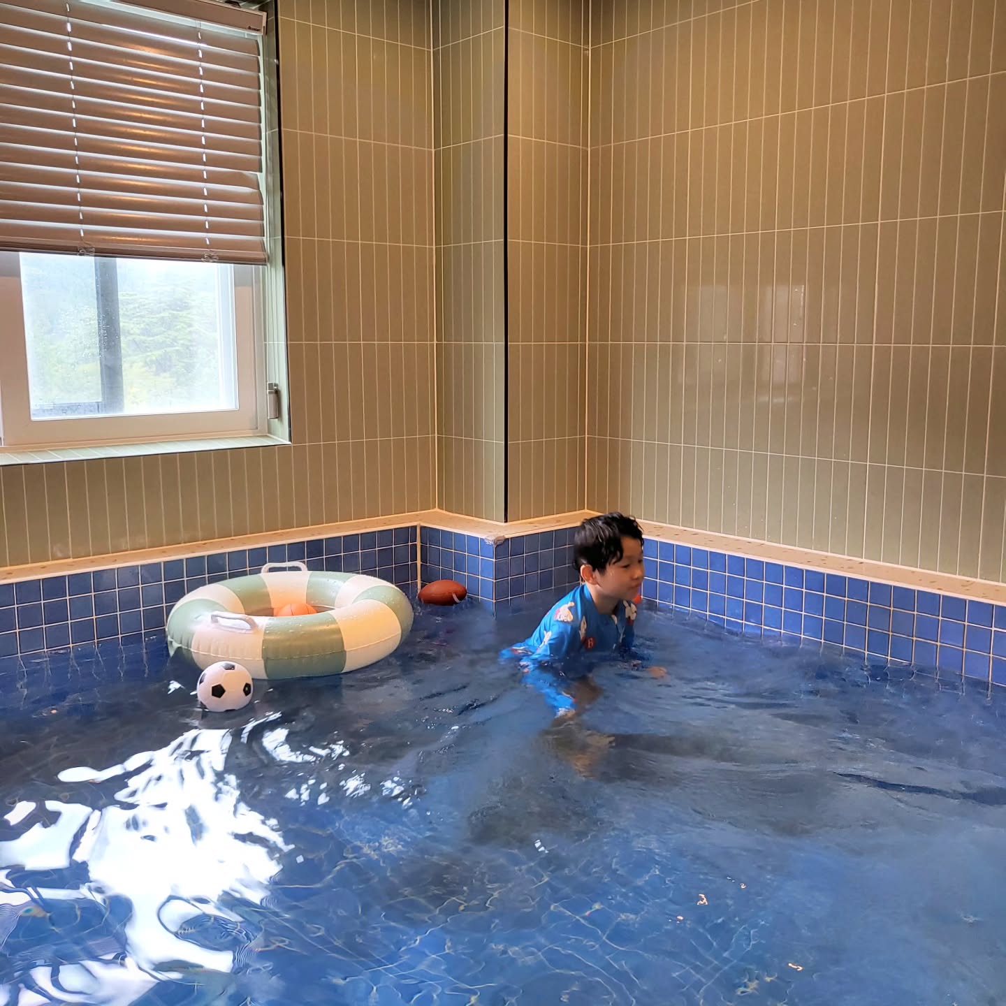 ⠀
⠀
⠀
⠀
비가 와서 날씨는 흐렸지만
쨘이 만족도 100% 였던 키즈풀 🛝
친정엄마 찬스로 여유롭게 재밌게 잘
다녀왔당! 함께해준 울 엄마에게두
잘 놀아준 우리 두 꼬맹이에게두
너무너무 고마웠던날🩵
⠀
⠀
⠀
⠀
⠀
#물개아들 #물좋아하는아이 #울집장남
#키즈풀파티룸 #키즈풀빌라 #애둘육아
#부산키즈풀 #육아맘일상 #애둘맘일상