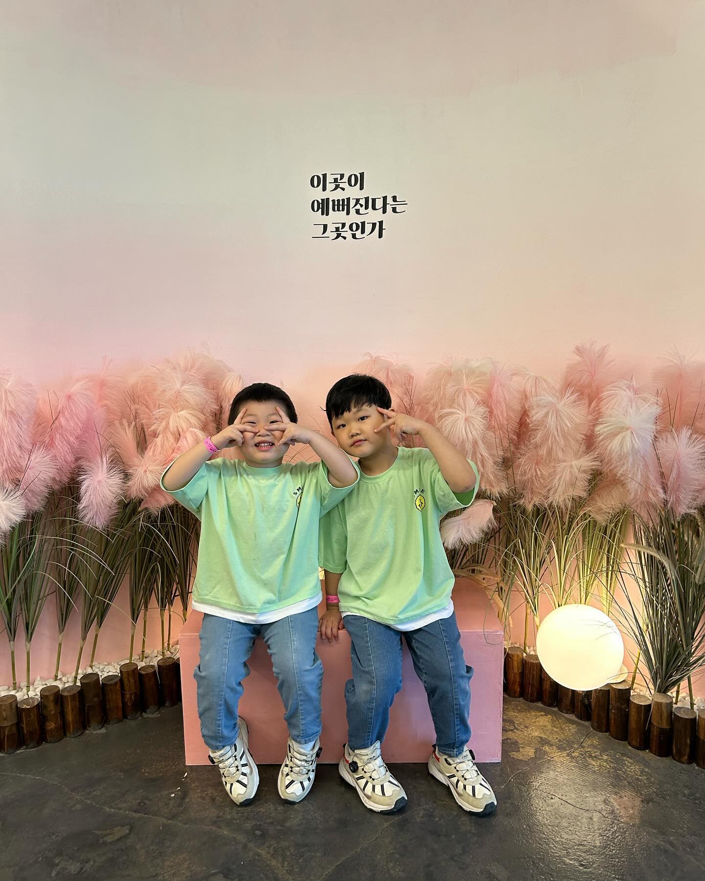 #20240505_일요일

#비오는어린이날☔️
실내동물원가서 볼풀장에서 뽕빼고 오기🤣🤣🤣
ㅋㅋㅋㅋㅋㅋㅋㅋㅋㅋㅋㅋㅋㅋㅋㅋㅋㅋㅋㅋㅋㅋㅋㅋ
눈치게임 성공으로 편하게 놀다옴

#꾸래기완투❤️
#최고의어린이날
#사랑해아들래미들