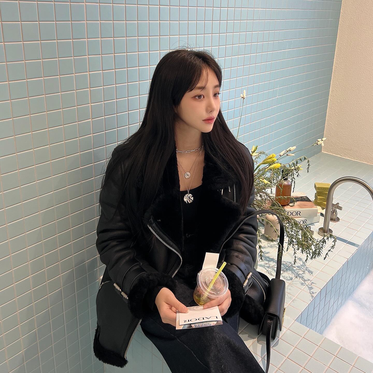 쉬는날에는 예쁜곳 구경하기
살 많이 뺀 애랑🩵