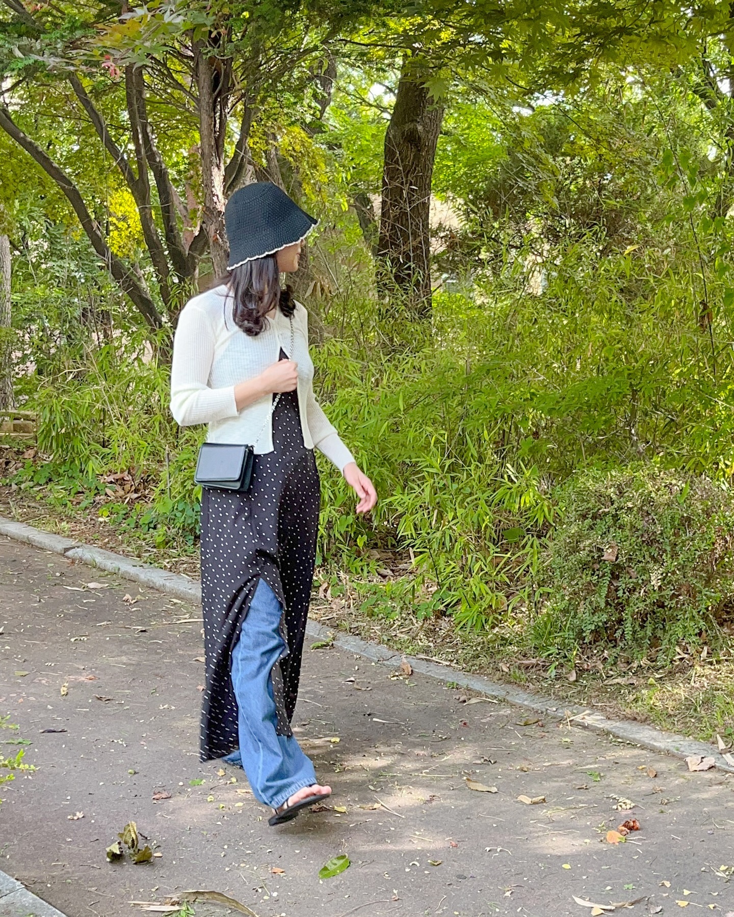 여름 코디 너무 어렵네요🥹 대충 이것저것 입어보는듕.. 이상해도 그냥 외출해요 🤣 7월엔 쇼핑 좀 해야겠어요!
.
.
.
#여름데일리룩 #여자데일리룩 #ootd
