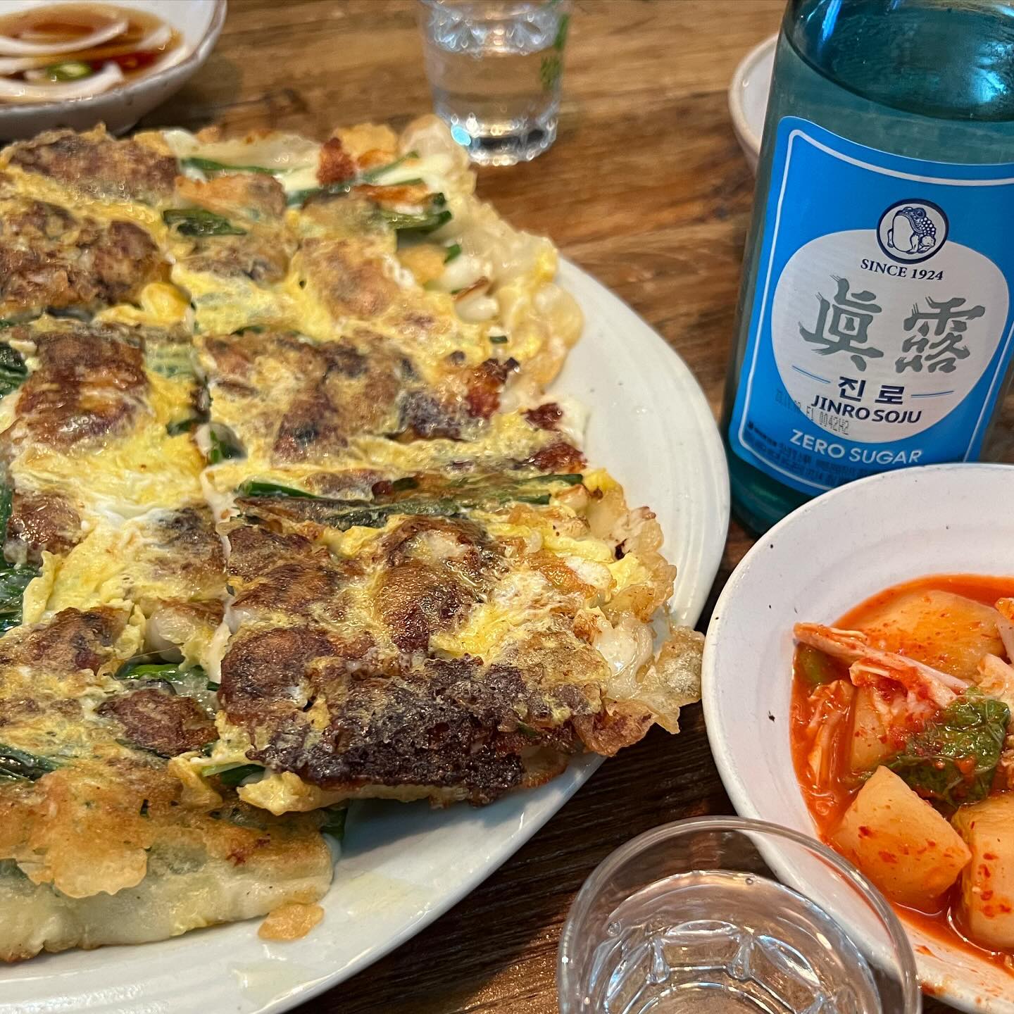먹는다고 바쁨
사진 대충

#깡통시장
#치즈굴전