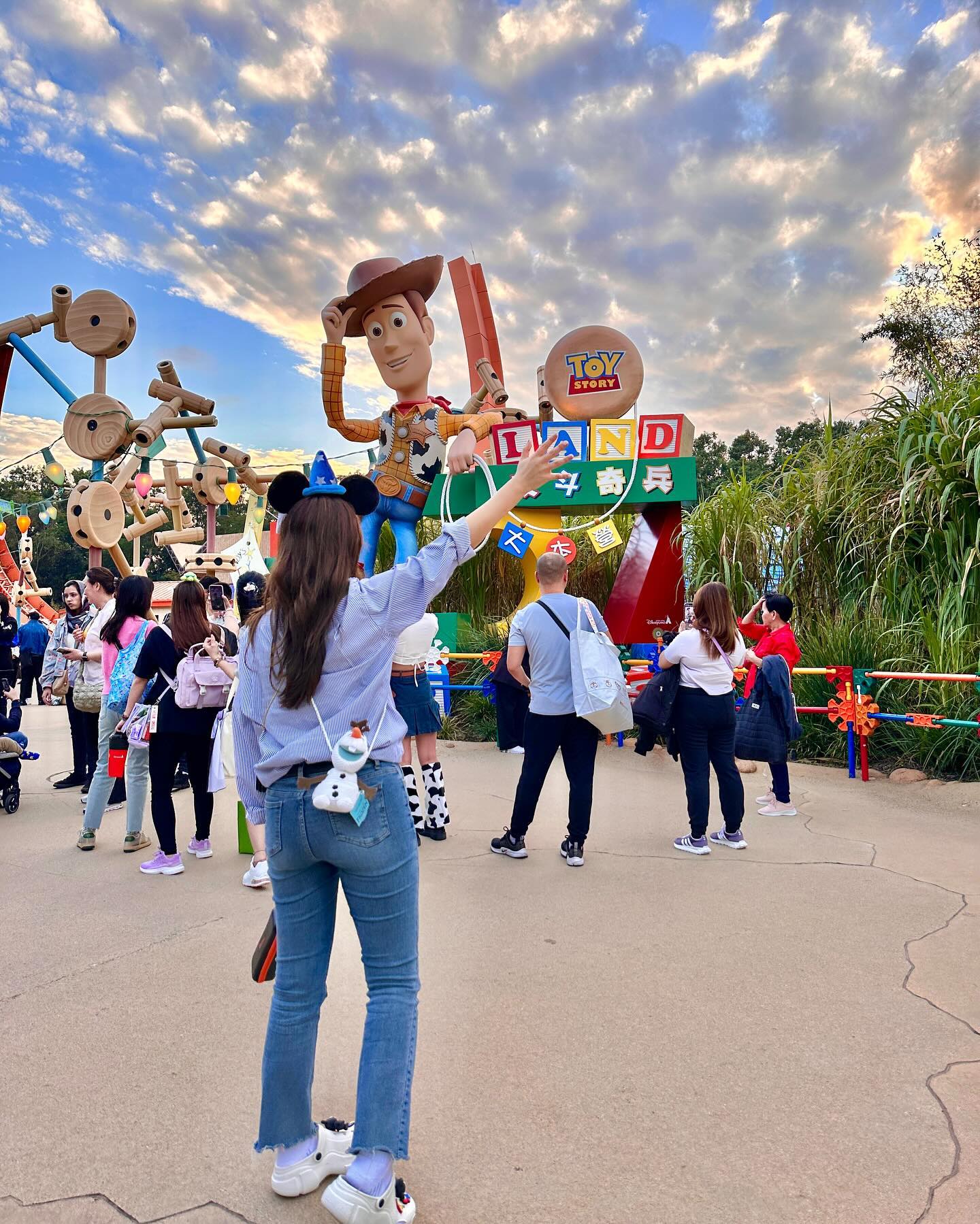 #hongkong #🇭🇰 #disneylandhongkong 🐰

1-2개 탈까말까 걱정하며 갔지만
알차게 핵심어트랙션 다 타고왔다✌🏻

이제 일상으로 복귀할 시간🥹🫧✨