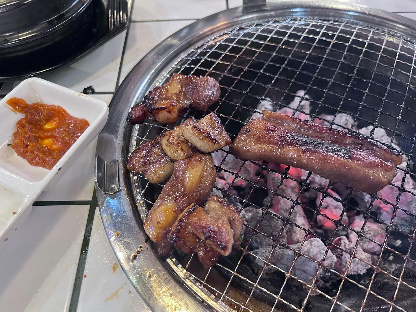 나홀로명절
신랑은 근무즁
키카뛰고 놀이방
아빠들은 어디가고 우리끼리 외식중❤️

#삼산장고집 #동래역맛집 #부산놀이방