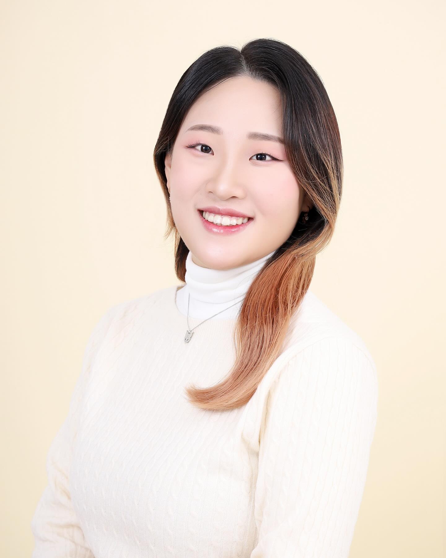 뚝딱이도 자연스럽게 찍어주는 홍대 증명사진 잘하는곳!!
증명사진, 취업사진, 프로필 사진 등등 1:1 전문 보정해주는 자연스러운 보정 맛집!! 당일날 바로 받을 수 있고 후기 이벤트 참여하면 다양한 컬러 배경 사진까지 받을 수 있어요!
메이크업이랑 헤어까지 받을 수 있는 홍대 투인원 스튜디오에서 인생사진 만들고 온 찐후기의 자세한 후기는 블로그에서 확인하실 수 있어요!
#홍대취업사진 #홍대증명사진 #홍대취업증명사진 #증명사진 #민증사진 #홍대민증사진 #취업사진 #홍대취업사진 #프로필사진 #홍대프로필사진 #여권사진 #홍대여권사진 #홍대스튜디오 #홍대셀프사진관