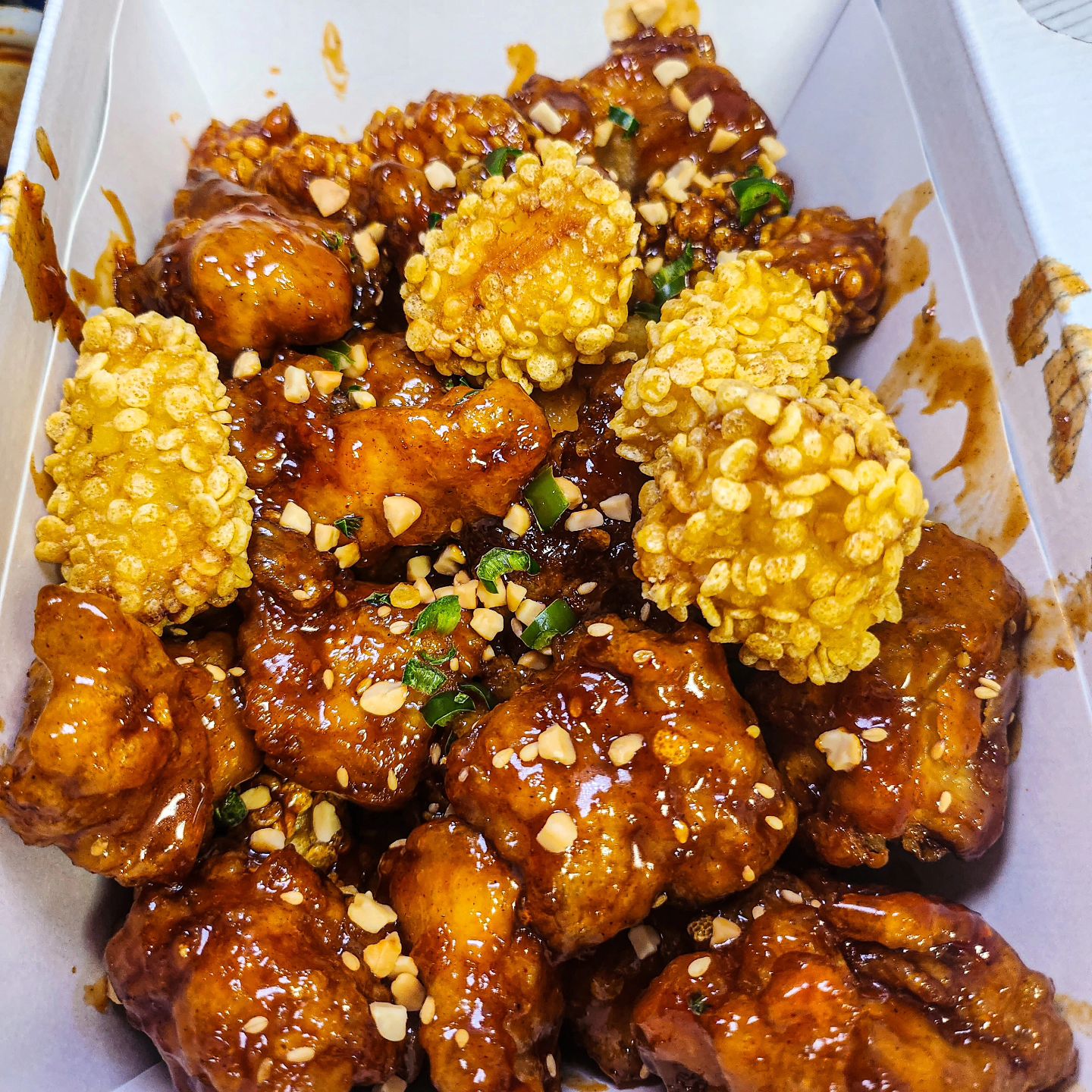#협찬 속보속보!! 치킨매니아 신메뉴!!

1.오징어닭강정 : 순살 23,900원 
-바삭! 바삭! 크런치한 오징어 튀김과 쫄깃한 떡튀김까지 가-득!  추억의 닭강정 소스에 매콤한 청양고추와 고소한 땅콩까지 환상조합! (오동통한 오징어 튀김 강조!!) 

2.크런치오징어튀김 : 5개 3,000원  
- 옥수수 크런치가 오도도독~ 붙어있어 재밌는 식감이 매력적인 오징어튀김~! 
(질기지도 않고 부드럽고 맛나요!)

3.구슬떡볶이 : 8,900원 
꾸덕한 국물의 부산시장 스타일~ 동글한 떡이 귀엽고 식감도 좋아서 더욱 맛있음! 큼직한 오뎅도 푸짐하게 들어있어요:)

치킨매니아 신메뉴 주문시 이벤트에 참여할 수 있다는 내용 본문 기재 필수! 

이벤트기간 : 24년2월5일~2월25일
이벤트상품 : 맥북, 아이폰15프로, 애플워치, 에어팟, 치킨매니아 상품권
이벤트참여방법 : 이벤트기간동안 치킨을 주문하시면 이벤트응모권을 드리며, 응모권에 있는 QR코드를 찍은 후 응모페이지에 응모번호를 남겨주시면 추첨을 통해 이벤트상품을 드립니다. 

자세한 내용은 치킨매니아 홈페이지에서 확인 가능합니다.
https://www.cknia.com/landing2306/index.html

chicken_mania
chickenmania_kor
#치킨매니아 #치킨 #닭강정#치킨매니아신메뉴
#오징어닭강정 #크런치 #크런치오징어 #구슬 #구슬떡볶이 
#매콤떡볶이