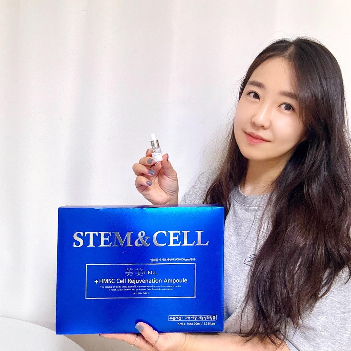 #광고 

요즘 거울볼때마다 자글하게 보이는 눈주름과 느슨해진 탄력이 너무 스트레스인거있죠! 😭

기초부터 확실하게 관리하기 위해 
줄기세포 배양액 화장품 체르엠 스템앤셀 미미셀로 
홈케어 시작했는데  웬걸~ 탄력과  보습감이 차올라
피부 장난아니에요!

뷰티 건강기능식품분야 선도 기업 체르엠에서 만든
주름개선, 미백 이중 기능성화장품 스템앤셀 미미셀은 
인체제대 중간엽 줄기세포 배양액(HMSC) 900,000PPM 함유되어 있고 1병당 줄기세포 배양액이 
90%나 함유된 고농축세럼으로  노화로 느슨해진 피부에 긴장감을 부여하며, 피부 속부터 차오르는 탄력과 보습을
느낄 수 있어요.

방부제, 색소, 알코올,향료 4종 무첨가에 독성 테스트 
안정성 및 인체피부안전성 입증받은 제품이라 안심하고 사용할수 있어 더 만족해요

세안 후 스킨으로 피부결을 정돈한 후 앰플과 함께 들어간 스포이드를 이용해 적당량을 부드럽게 펴 발라 가볍게 흡수시킨 후 크림이나 로션 등으로 마무리하면 
맑고 산뜻한 피부결과 화사한 피부톤으로 가꾸어주니깐
완전 좋은거 있죠!

저의 TIP인데요~
파운데이션, 쿠션 사용할때 한두방울 섞어 사용하니까
피부표현 너무 이쁘게 해 주어 피부좋다는 소리 많이들어요.

요즘 거울 볼때마다 눈가의 주름도 많이 생기고
환절기라 피부 속부터 건조함때문에  힘들었는데
스템앤셀 미미셀로 홈케어 시작한후부터
피부 속부터 보습감이 차오르는 게 느껴지고 
칙칙해 보였던 피부톤도 환하게 바뀌면서 피부결이 진짜 몰라보게 매끄럽게 바뀐걸 느껴요!

피부 속부터 차오르는 탄력과 보습을 한번에  해결할 수있는 스템앤셀 미미셀 좋은건  함께 쓰자구요~~

현재 스템앤셀 6년차 모델로 활동중인 박원숙 배우님이
사용하는 화장품
엄마 선물로 준비해도 좋아하실꺼 같아요!

 cherem_official 

#체르엠 #주름개선화장품 #콜라겐앰플 #박원숙앰플 #50대기초화장품 #인체줄기세포 배양액화장품 #스템앤셀
#미미셀 #스템앤셀미미셀 #줄기세포 #콜라겐화장품 #주름개선 #피부탄력 #홈케어
#데일리케어 #인체제대중간엽 #줄기세포배양액화장품 #박원숙화장품
