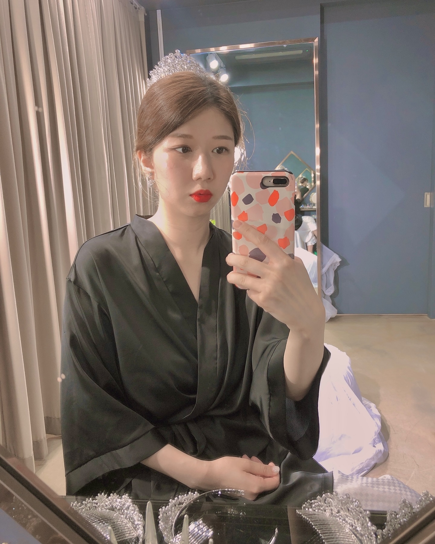 사진첩을 보다가
작년, 드투 갔을 때 사진을 봤는데
돼지 신부라고 생각했었는데 저 말랐었네요 😭 
다시 다이어트 돌입합니다 !

그런데,, 드투 갈 때 입혀주는 가운
진짜 너무 좋지않나요..?
사고 싶은데 도저히 어디서 파는지 알 수가 없어요
혹시 아는 분 계실랑가요
계시다면 손..🙋🏻‍♀️ 저 좀 알려주세요!!

#드레스투어 
#말랐네나