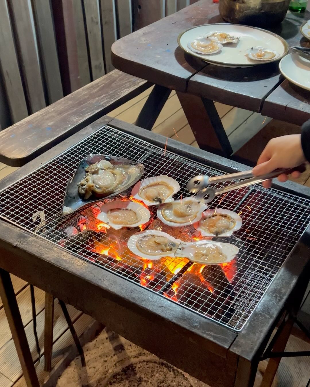 즐거웠던 주말 태안여행👋

태안 모항항에서 석화+가리비+키조개까지
37,000원에 겟해서
바다 바로 앞 파도소리캠핑장에서 조개구워 먹고 왔어요!

방도 온돌방이라 뜨끈해서 넘 좋았던 곳🔥

📍백리포 바다와 파도소리
✔️충남 태안군 소원면 백리포길 39-4

📍모항항수산시장
✔️충남 태안군 소원면 모항항길 122-42

#뚜기_태안#태안여행#바다캠핑장#태안가볼만한곳#태안#캠핑장#조개구이