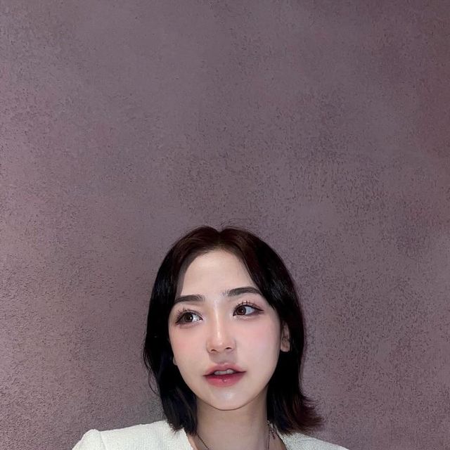  이유진 on Instagram: "3번째 사진 잘못 넣은거 아님.

#광고#ADAUL#어다울#자켓#트위드#원버튼자켓#하객룩#출근룩"