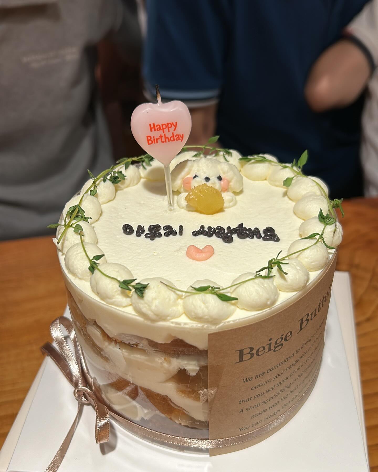 어느 날 갑자기 찾아온 손님처럼
인연은 어떻게 이어갈지 모르는 것 같다🍑

디저트, 특히 케익은 내 먹방의 가장 큰 행복중에
우리 가족은 매년 꼭 필요한 요소이다
몇달 사이 세 번의 케이크 주문과 유행하는 #두바이초콜릿 으로
신메뉴까지 개발한 #케초 💚🤎 오픈시간에만 방문해서
아직 매장에서 먹어보지 못한 것이 한이 될 만큼
8월에는 일요일에 꼭 방문해서 카페 갬성을 느낄테닷

벌써 7월을 마무리하는 지점에서 케이크 사진으로
행복한 시간 다시 회상중🎂