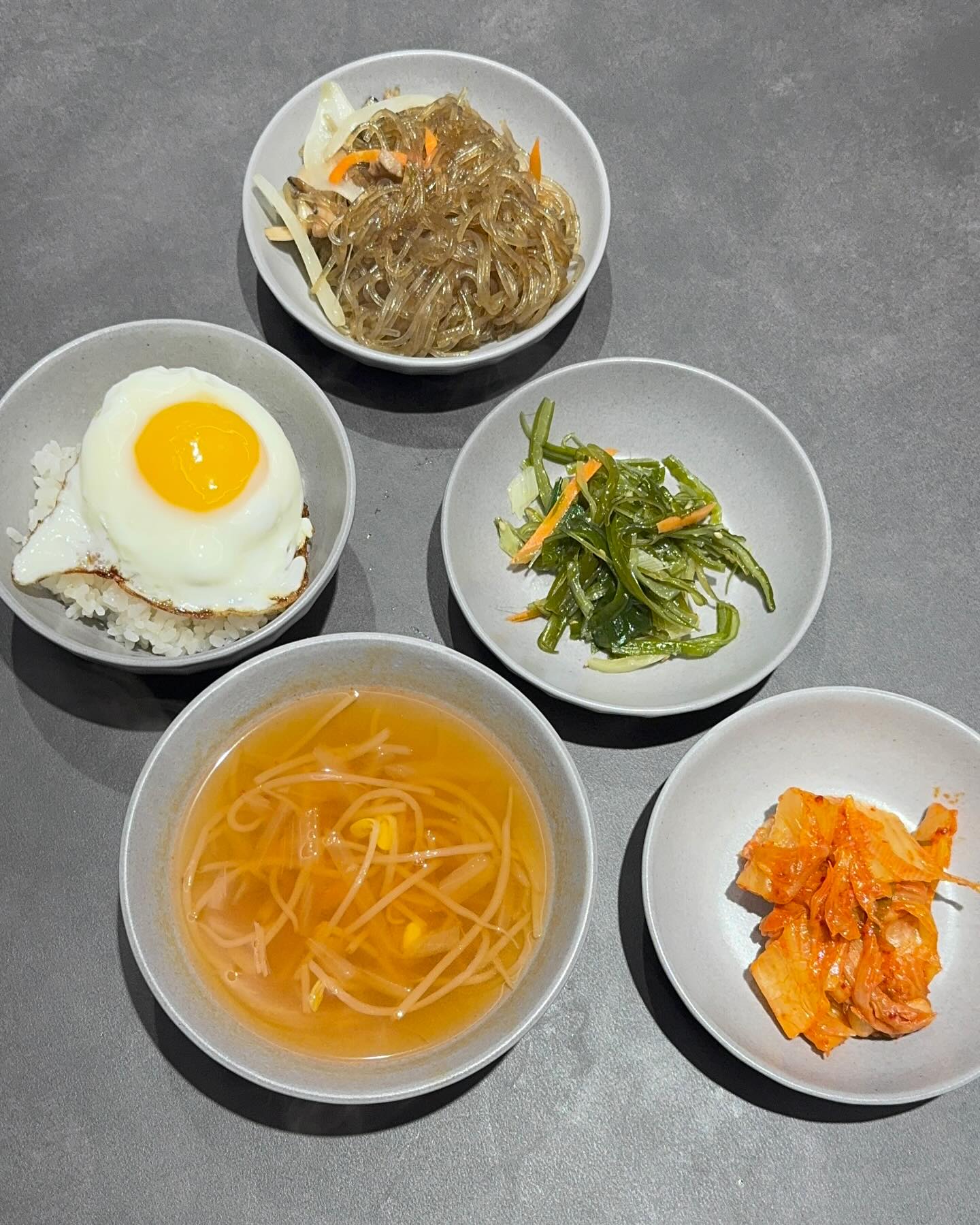#협찬
모닝쿡

🍱 의정부반찬배달 모닝쿡

경기 의정부시 시민로19번길 22-16 지상1층
평일10:00-22:00
1600-6324
A set(1~2인용) 1회 7.400
7.400*20 148.000

매일 뭐먹어야하나 고민이시라면 모닝쿡!‼️
매일아침 신선한 재료로 만든 집밥을 먹고싶다면 모닝쿡!‼️

매일 새로운 국(찌개) + 반찬(주메뉴1+부메뉴2)
신선한 육류와 채소 맞는 식재료로 
매일 조리 후 당일 배달로 안전한 먹거리를 제공해줘요
매일 새벽 6시까지 배달이 완료되어
바쁜 아침 바로 데워먹기만 하면 🆗

👇👇👇👇👇👇👇👇👇
https://naver.me/xKQWJ4V4

 #반찬정기배송 #반찬구독 #반찬정기구독 #옥정반찬가게
 #동두천반찬가게 #의정부반찬배달
