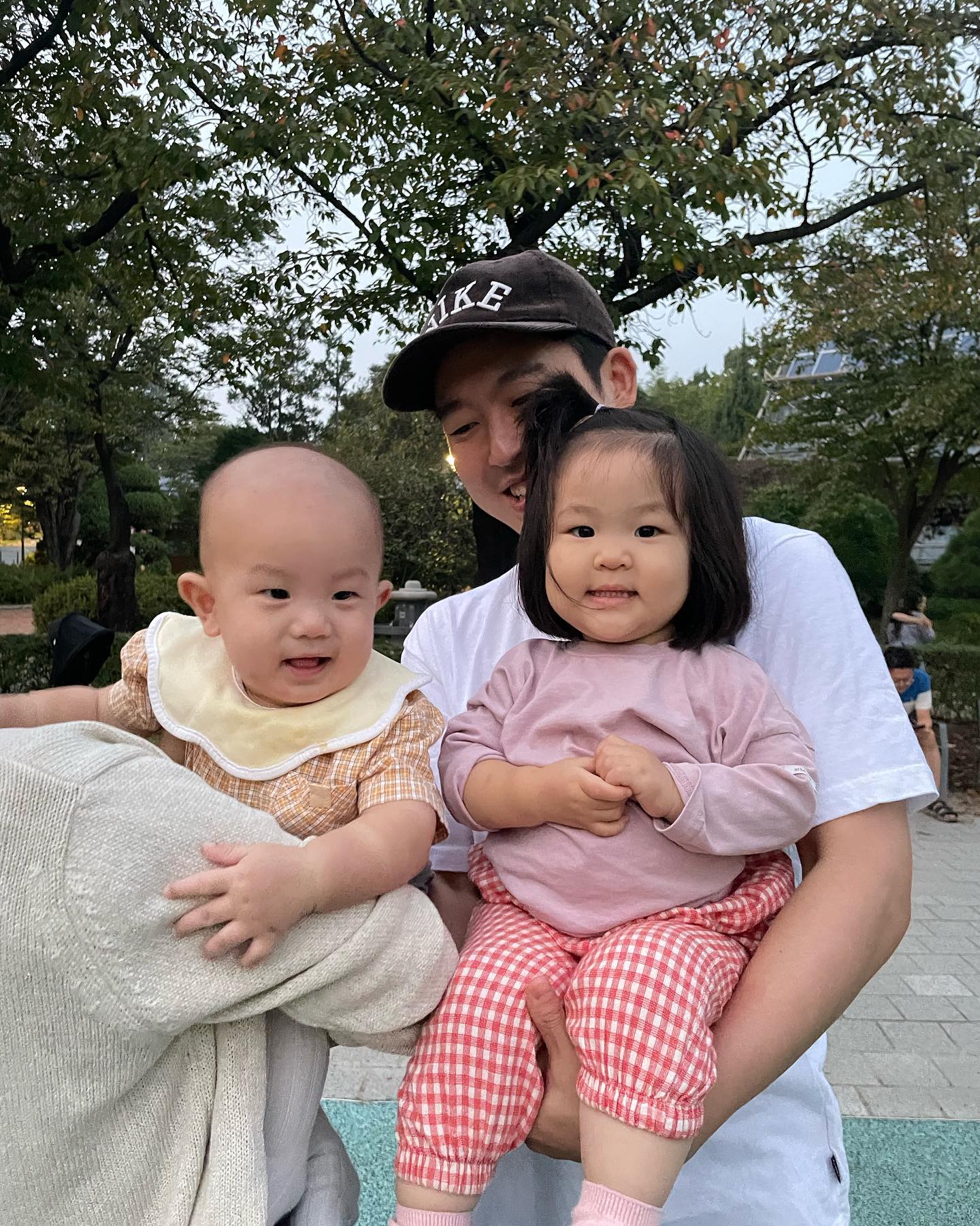 지난 추석연휴
친척 누나 쪼안이네와 함께한 나들이😆!!!
역시 산책에는 어린이대공원이 최고야💖
누나 또 나랑 놀아죠~~~🫶🏻