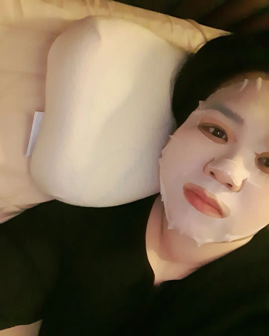 #제품제공 hypergel.official

고밀도 저탄성 메모리폼에
청량감이 느껴지는 유동성 고체물질인 하이퍼겔시트가
함께 사용된 베개라 푹신함과 쾌적함을 모두 잡았어요

평소 목과 어깨가 불편해서 가끔 두통으로도 이어지고
잠이 들어도 숙면을 취하지 못했던 제가
시원하고 쾌적하게 꿀잠자는 이유❗️
바로 이 하이퍼겔 베개 덕분이예요
목에 딱 들어맞고 머리에 착 감기는게
옆으로 누워도, 바로 누워도 편안해서 요즘은
한 번 잠들면 알람 울릴 때까지 뒤척이지않고 잔답니다

찐이라 과장할 필요가 없는 하이퍼겔 베개
고맙습니다. 시원하게 꿀잠자게 해줘서~ෆ
⠀
⠀
⠀
⠀
⠀
⠀
#하이퍼겔서포터즈3기 #하이퍼겔 #하이퍼겔베개
#꿀잠자는베개 #시원한베개 #경추베개 #쿨링베개 
#목주름베개 #베개추천 #가족베개 #침구추천 #숙면베개