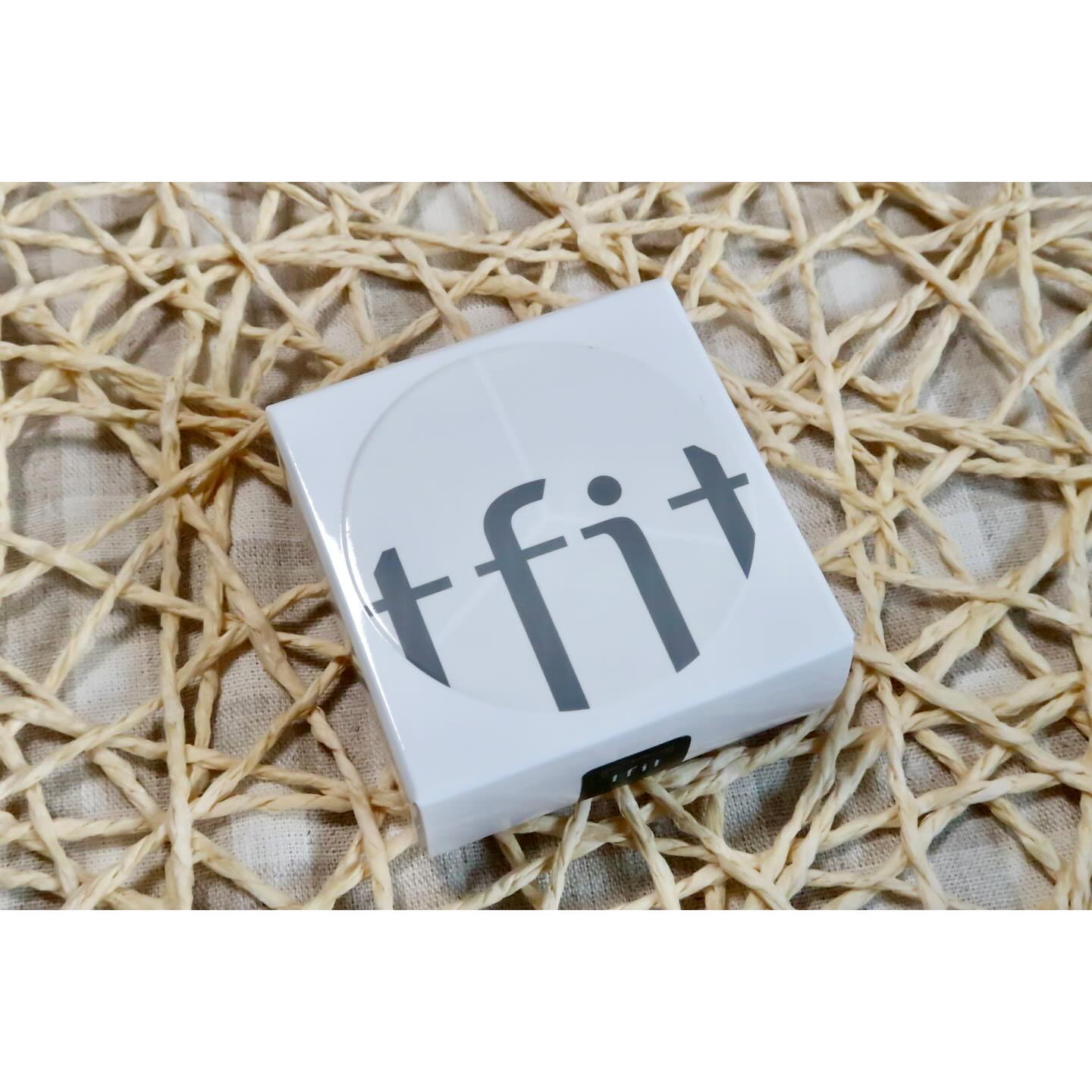 #협찬 #레뷰체험단 #티핏커버업프로컨실러

🧡 티핏 커버업 프로 컨실러
👉🏻 tfit.korea 

파운데이션으로만 이제는 커버가 안되는 부분도 있어요😢
그래서 덧발라도 들뜨지 않는걸 찾고 있었는데,
올리브영에 런칭된 티핏 커버 업 프로 컨실러 찾았어요

✔️ 색상: 라이트, 뉴트럴, 웜, 쿨, 다크, 코렉터(피부 보정)
17호~25호까지 세분화된 16가지 컬러 쉐이드!

단 한번의 터치만으로 초 밀착 픽싱 커버!!🫢🫢
기미, 잡티, 여드름 자국, 다크서클도 커버하면서:)
피부톤까지 균일하게 보정을 해줘요👀

✔️ 눈 밑 끼임 ❌, 장시간 유지
✔️ 워터프루프
✔️ 멜팅 텍스처

초보자도 쉽게 사용할수 있게 촘촘한 텍스처로:)
저는 밑에 턱의 점을 없앴어요 ㅋㅋ😃

피부가 사용하기도 편하고 얇게 바른듯 안바른듯한 느낌!🖐🏻
좋아요 아주 좋아요~~☺️

#협찬 #티핏 #TFIT #티핏컨실러 #TFITCONCEALER #컨실러 #컨실러추천 #올리브영컨실러