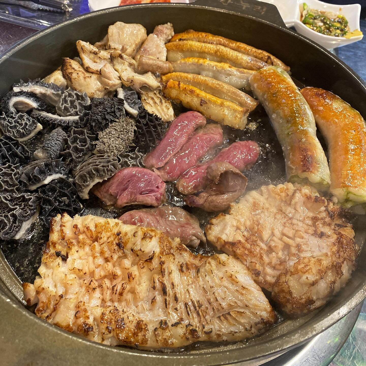 💖한누리한우곱창 신중동점💖

내사랑 곱창 대창❣️
1.3kg의 한우모듬세트가 54,000원❣️
보기힘든 부속고기와 벌양까지 맛볼 수 있어요😉
특이하게 파대창이 있어서 변경해서 먹었는데 대창의 기름진 맛을 파로 잡아서 더 깔끔한 맛으로 대창을 즐겼어요❣️
곱도 고소하고 막창도 하나도 안 질겼어요😊추천 맛집입니다🫶

📌영업시간 : 
  매일 15:00PM-02:00AM
📌 한우모듬구이(54,0)
 파 대창 변경 시 (0,2) 추가
📞전화번호 : 0507-1365-4533
✍ TIP : 
네이버 알림받기하면 음료or볶음밥 쿠폰 

#부천맛집 #부천곱창 #한누리한우곱창 #부천곱창맛집 #신중동맛집 #신중동역맛집 #신중동곱창 #신중동역곱창 #신중동역곱창맛집 #부천파대창 #부천대창 
#신중동역대창 #신중동역맛집추천 #부천맛집추천 #부천한우곱창 #신중동한우곱창 #신중동역한우곱창 #부천한우모듬구이 #신중동역한우모듬구이 #부천모듬구이 #협찬