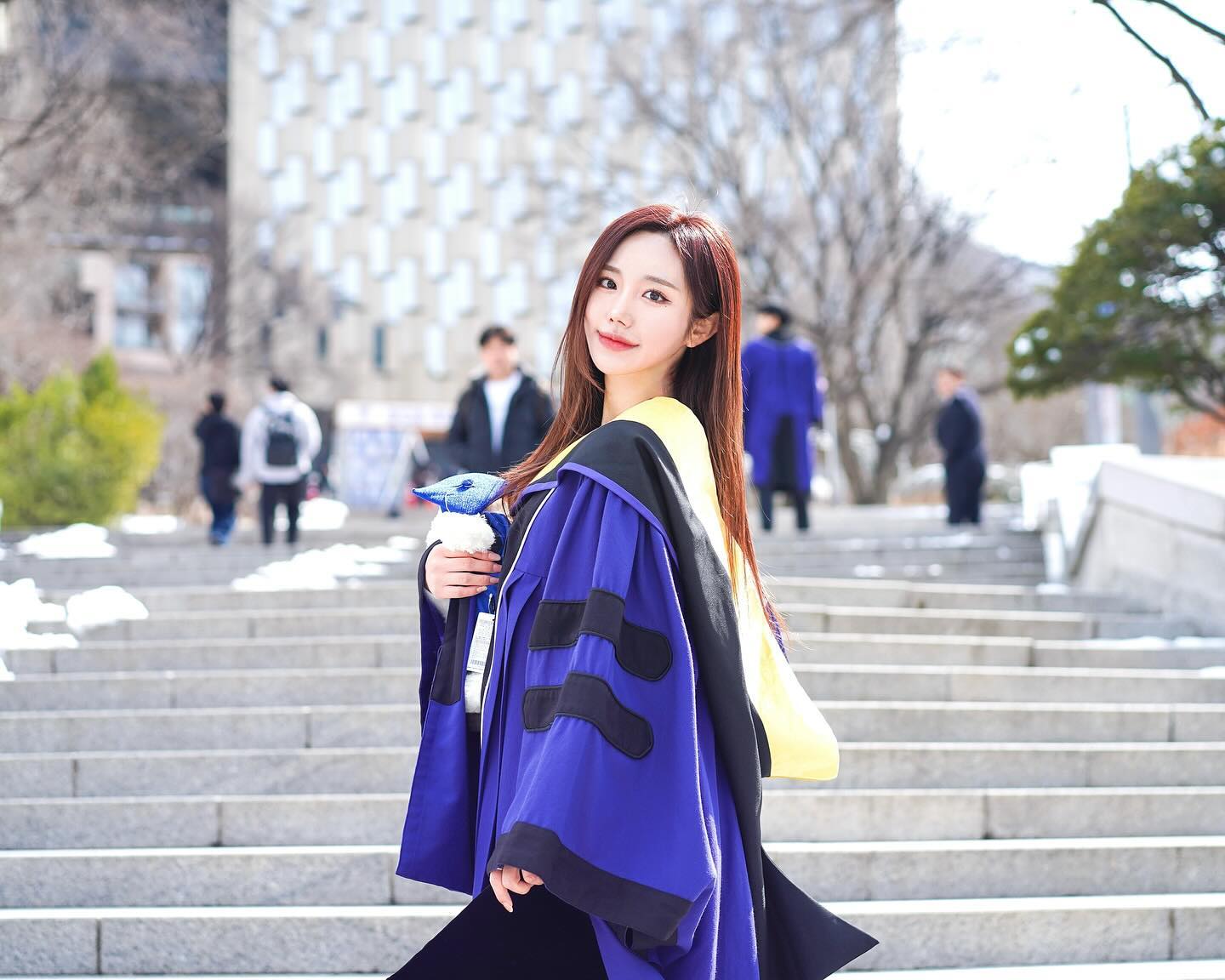 좋은 분들과 함께 많이 배우고 성장했던 2년 정산✨
하고 싶은 일만 하고 살 순 없다지만, 아직은 하고 싶은 일을 조금 더 할게요! 지도교수님, 스포츠참여증진 연구실 석박사분들 감사했습니다~ 그리고 하고 싶은건 다 하라는 울 엄마아빠 최고💖 
벌써 #졸업 !