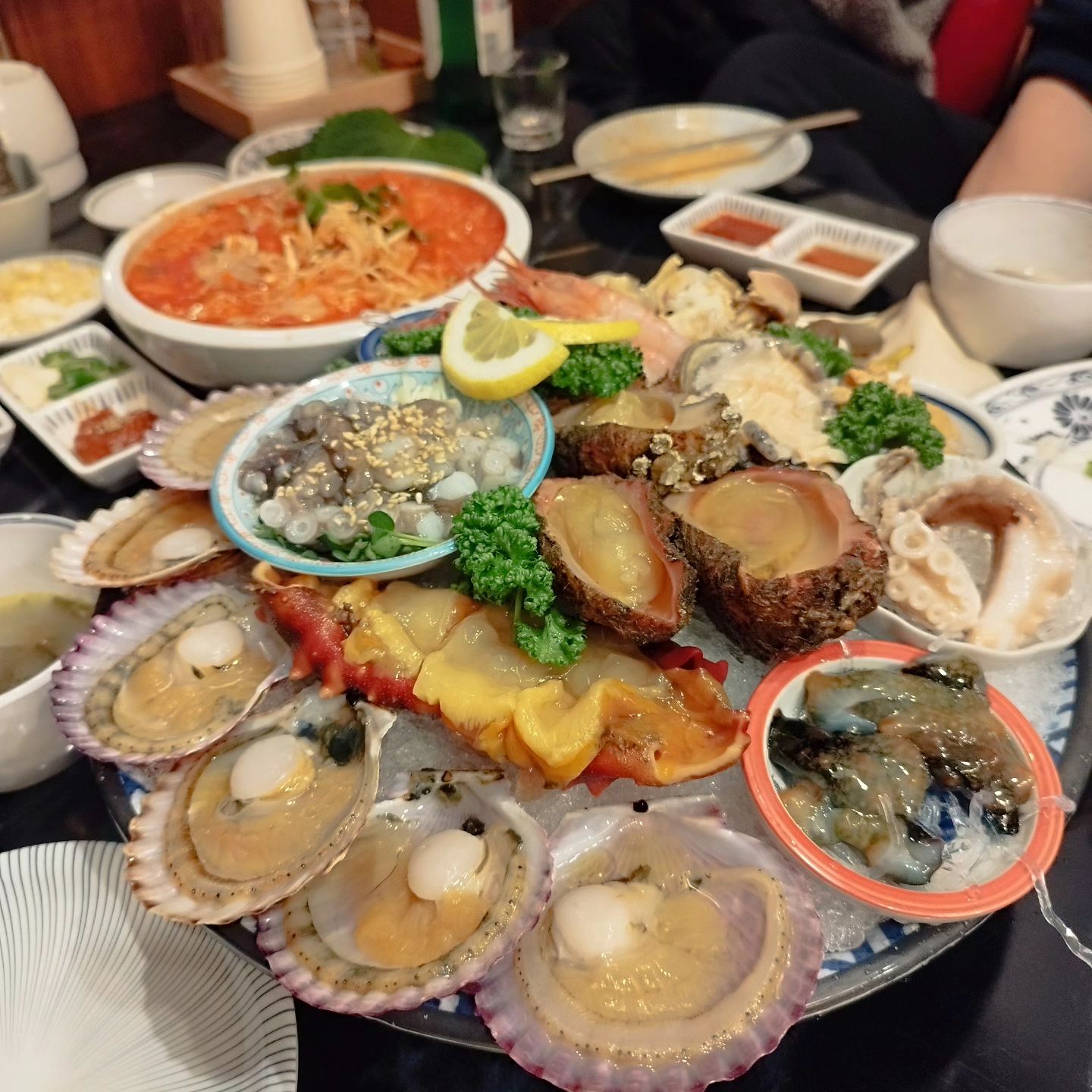 #협찬
오랜만에 단짝이랑 미사에서 술 한잔~
역시 미사 마케집에서 싱싱한 해산물과 함께하니 
술이 술술술 들어 감....ㅋ
나 술 끊었었는데 소주 세병이 순삭 ㅋㅋㅋㅋ
가리비랑 낙지랑 해삼이랑 멍게 돌멍게까지..
종류별로 먹을 수 있어서 굳굳~
물회도 동해에서 먹은 것보다 실했다는 거...
소면까지 주니까 완전 든든!!
미사역 술집 맛집 찾는다면 여기 들러봐~

.
.
#미사역횟집 #미사마케집 #미사맛집 #미사술집
미#미사회 #미사데이트 #미사역맛집 #마케집미사점 #마케집 #미사술집 #미사역횟집
 #미사맛집 #미사역맛집 #미사역횟집 #미사역술집 #미사데이트 #미사회식 #미사이자카야 #망월동맛집 #망월동술집 #스토리앤체험단 #스토리앤미디어