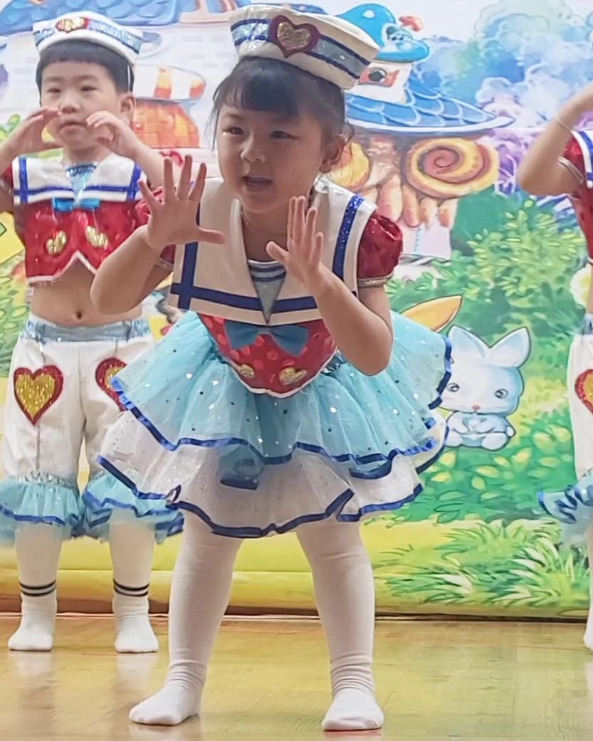 떠영 공쥬 하트뿅 ❤️

#삼성이칼러지유치원 #유치원발표회 #김다현_하트뿅
#황금돼지띠아기 #19년생 #뿡빵서영
#육아소통 #육아맞팔 #진영 #양산 #진영맘