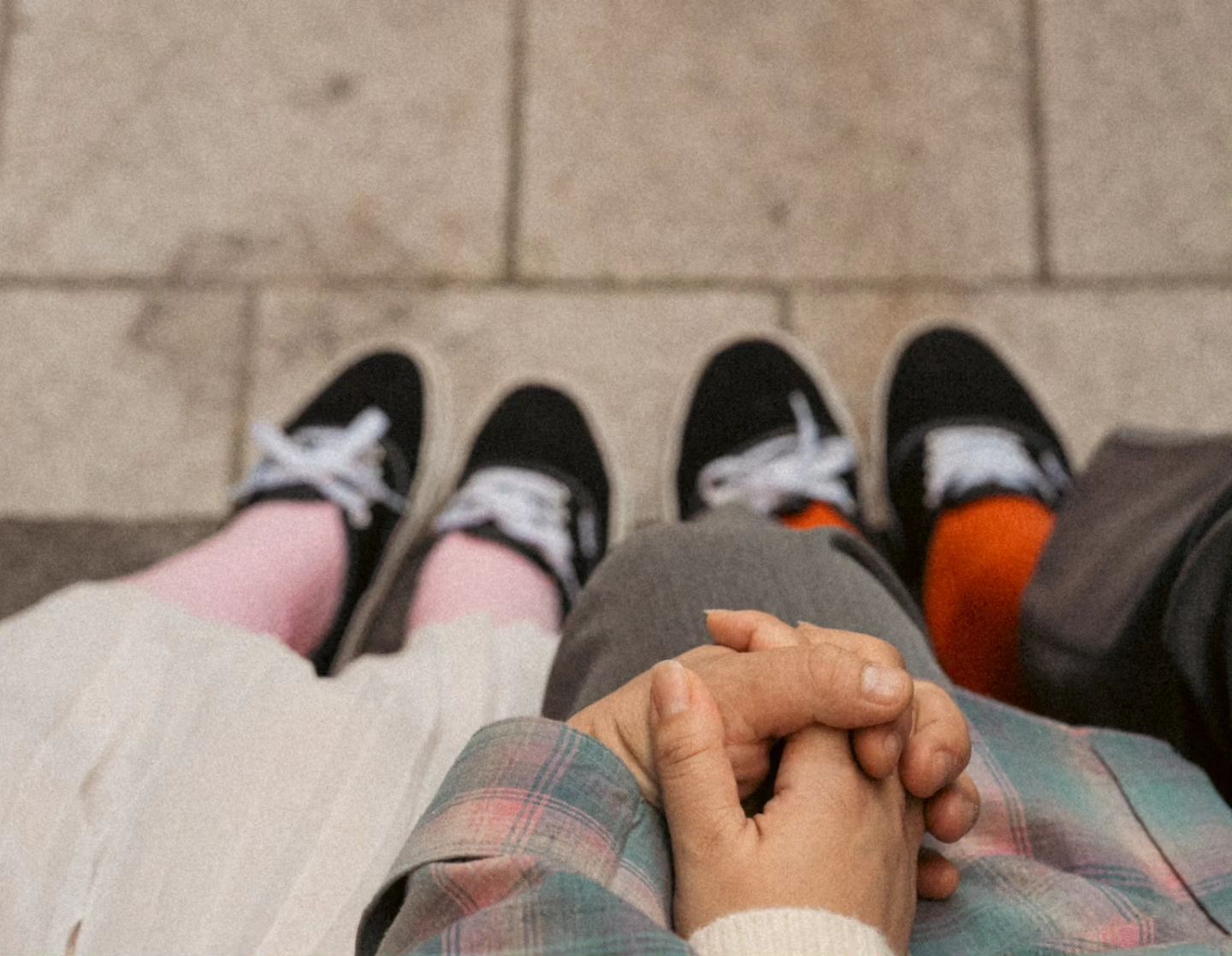 ᰔᩚ
벌써 D+844
10년 전 인연이 다시 시작된 날
나한테 주던 신발 한 켤레
이제 나랑 같이 걷자 던 우리 오빠
힘든 날도 많지만
서로가 함께이기에 견뎌낼 수 있는 시간들
앞으로도 우리 서로만 바라보며
꽃길만 걸어가자

📷 2olsida 

🤵 hairstylist_hyomin 

#필름스냅 #빈티지웨딩 #빈티지스냅 #커플스냅 #데이트스냅 #웨딩스냅 #이올시다