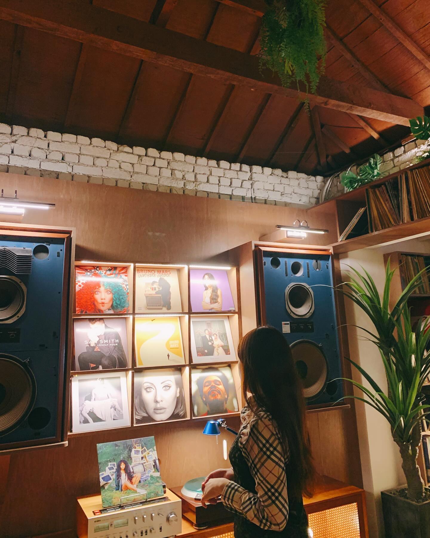 🏷️ #하우스오브바이닐 📀

딸기 파블로바 왜 남기고왔지 후회중 ..