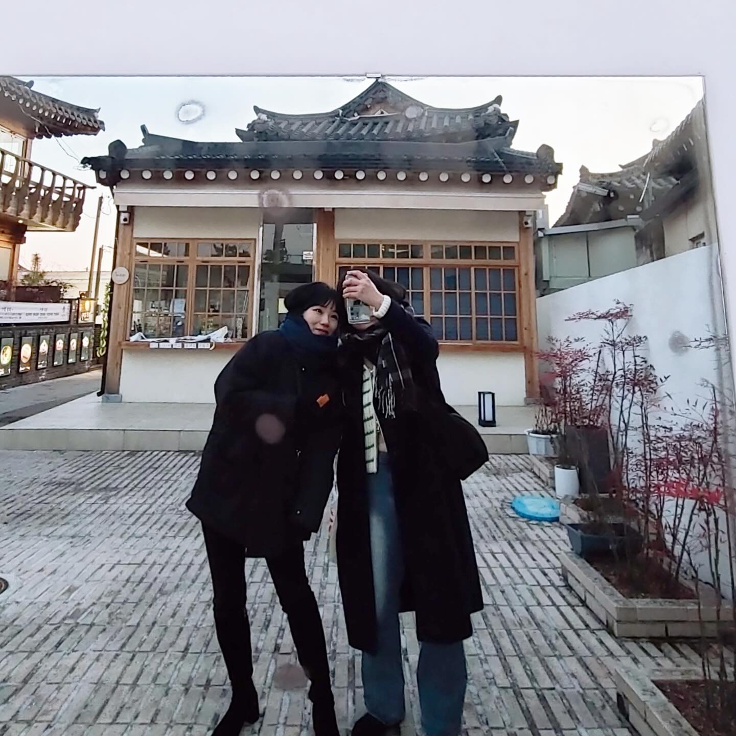 .
#경주열컷.
.
귀여운 내 사진 위주의 경주투어사진🐥.
.
.
#경주여행 #불국사 #황리단길펍 #리틀락 #불국사밥집 #불리단길 #경주소반 #경주카페 #내류사카페 #황리단길밥집 #경주박물관 #동궁과월지 #첨성대 #대릉원 다봤음🐥