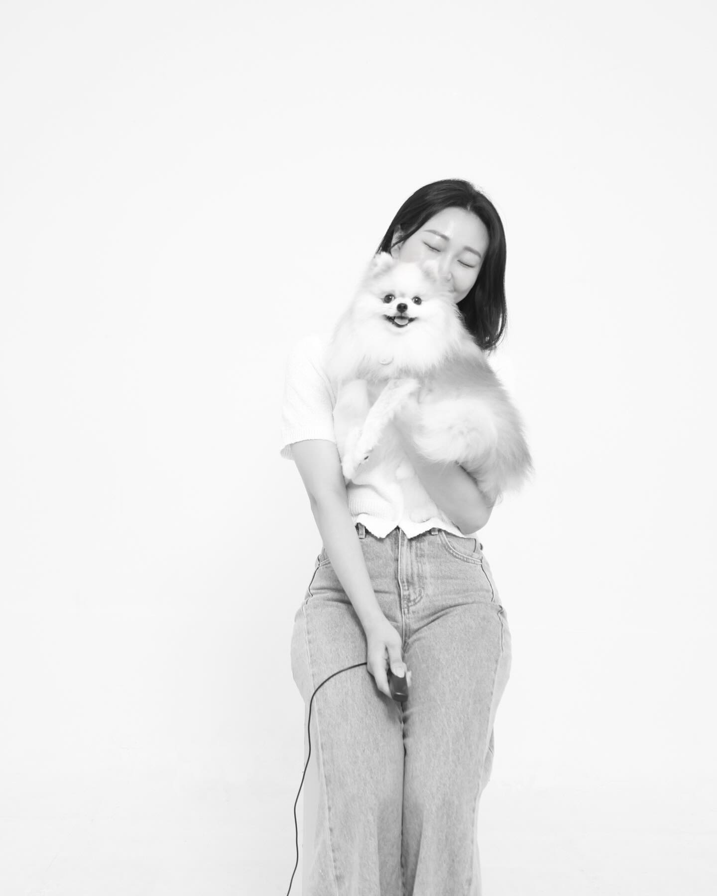 요즘 제 일상✨
호두호두호두호두호두호두호두호두 입니다🤣

호두의 회복이 생각보다 오래 걸리고 있어서😭
일도 쉬면서 호두와의 생활에만 집중하고 있어요!

그러다 보니 호두와 매년 찍었던 사진도
조금 늦었지만 겨우 찍고 왔답니다🥲❤️

쉬는동안 살도 많이 찌고.. 얼태기를 맞아서.. #눈뜬사진없음