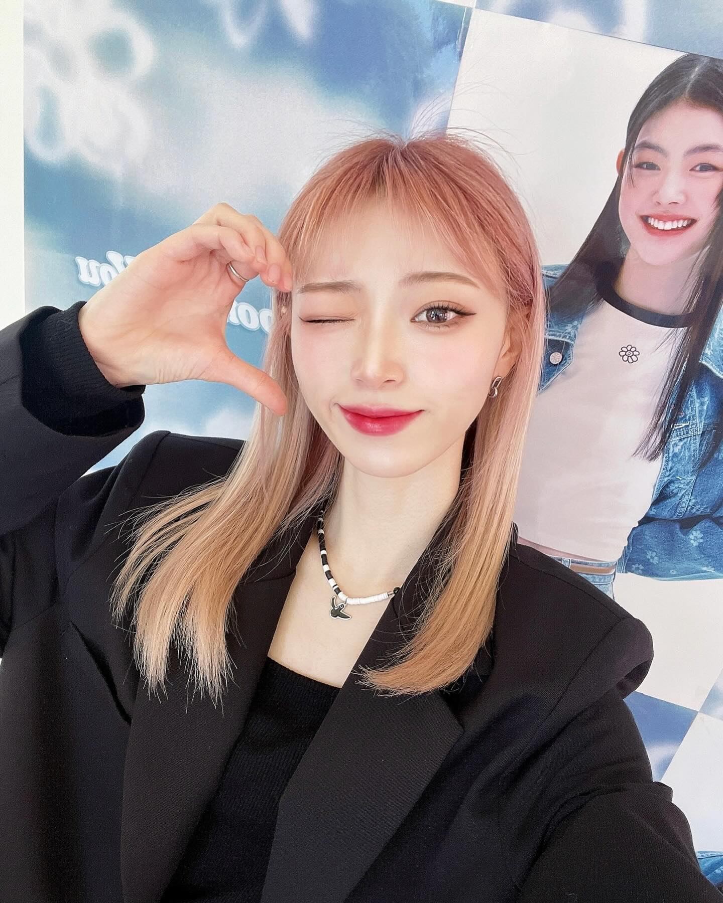 선물같은 하루 🕊️🩵

#와릿이즌 whatitisnt__kr 

좋은 기회, 즐거운 시간, 소중한 선물💙

날 좋은 날, 예쁘게.
꽃밭같은 공간에서 행복한 시간 보냈어요 !
고마워요 와릿이즌🤍

#데일리룩추천 #데일리룩코디 #유니섹스쇼핑몰 #디자이너브랜드 #데일리룩맛집 #꽃꽂이클래스 #꽃꽂이 #꽃꽂이수업 
#Selfie #셀스타 #얼스타그램 #셀카스타그램