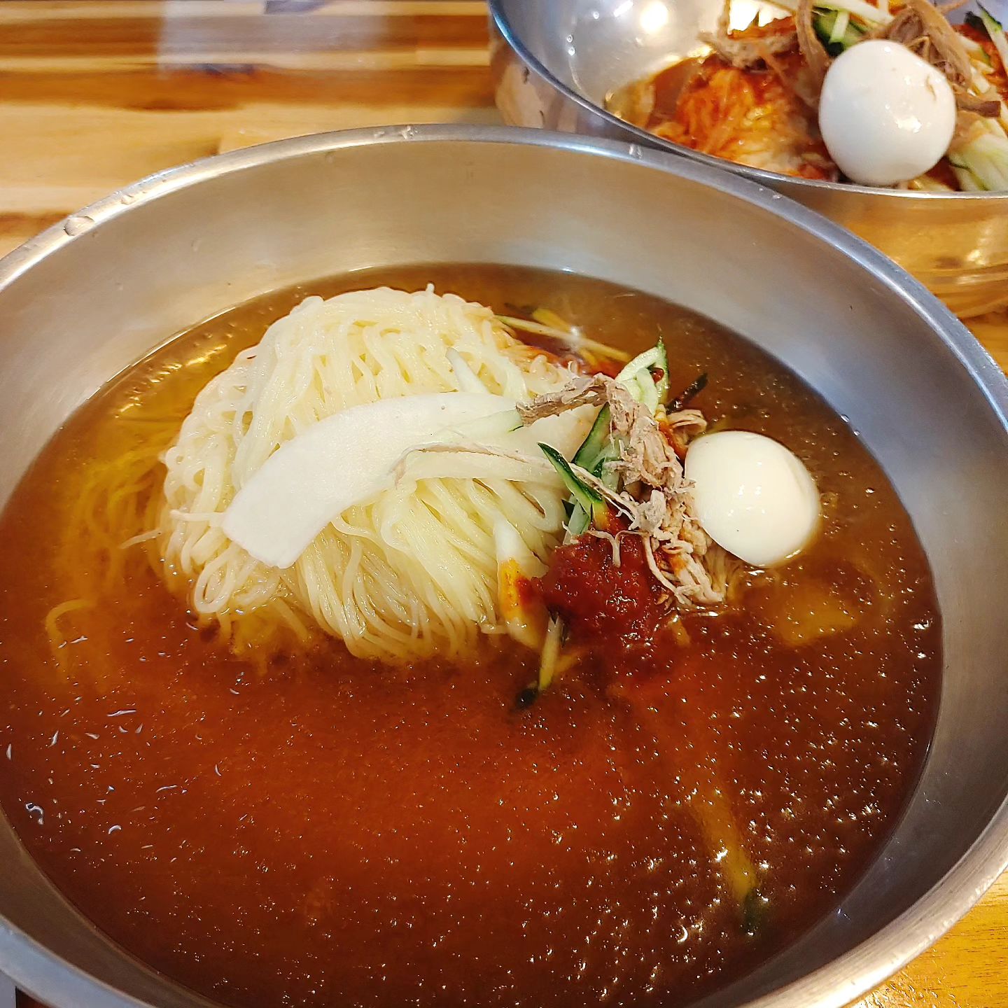 😋 해운대 가야밀면

한달만에 다시 온 부산 :)
비가 와서 먹투어 여행으로 만족하자 ㅋㅋ
맛있는거 많이 먹고 어제도 오늘도 내일도 행복💕

로컬맛집 가야밀면 만두도 꼭 먹어야함 !!
(만두 너무 맛있다 ㅠㅠㅠㅠ)
배를 넣어 달큰~한 비빔밀면
양파를 넣어 시원한 물밀면 둘 다 맛나유🐽

#먹보얄라 #해운대가야밀면 #가야밀면